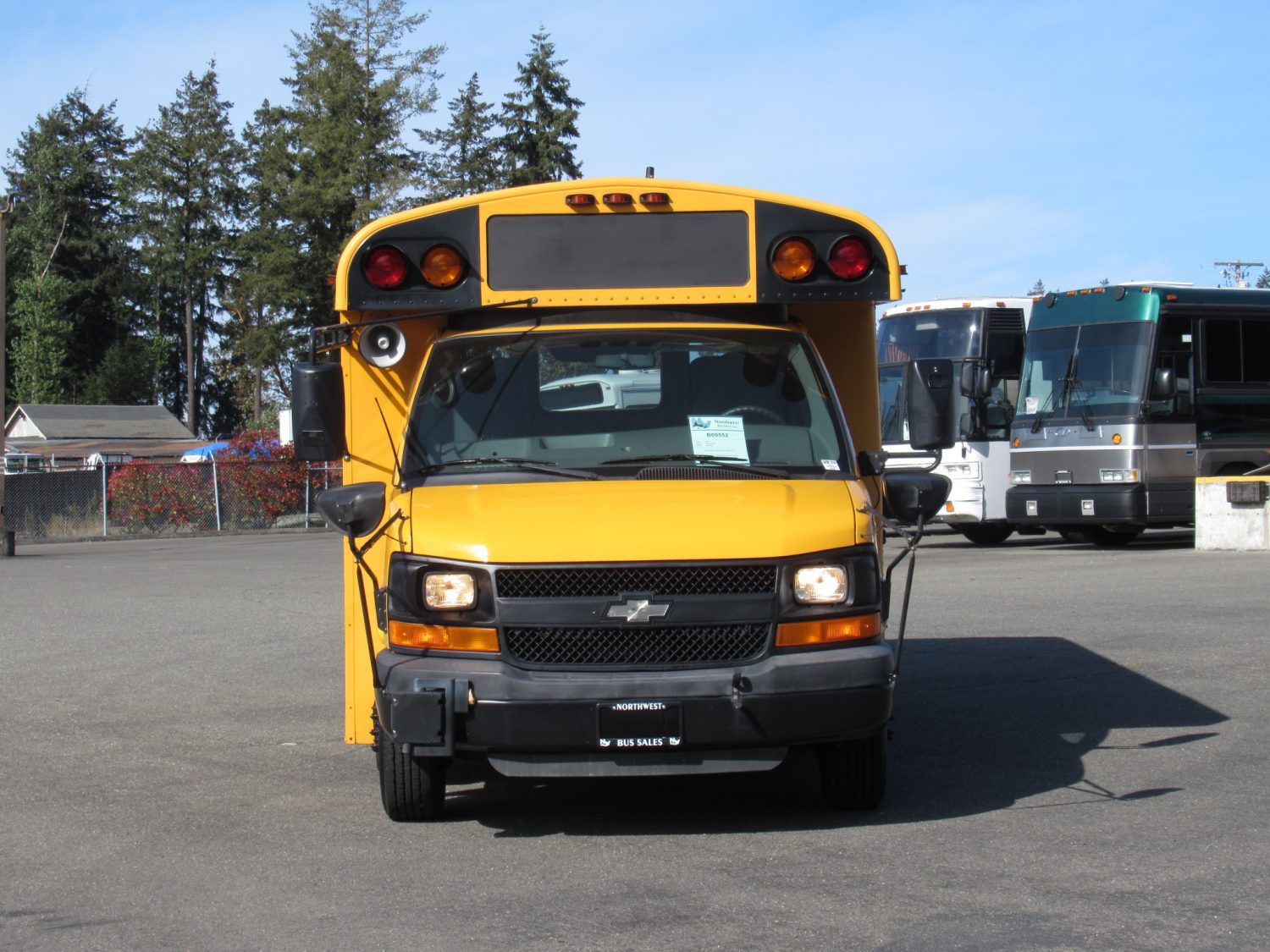 2010 Chevrolet Thomas 8 Passenger + 2 Wheelchair School Bus - B09552 - Image 12