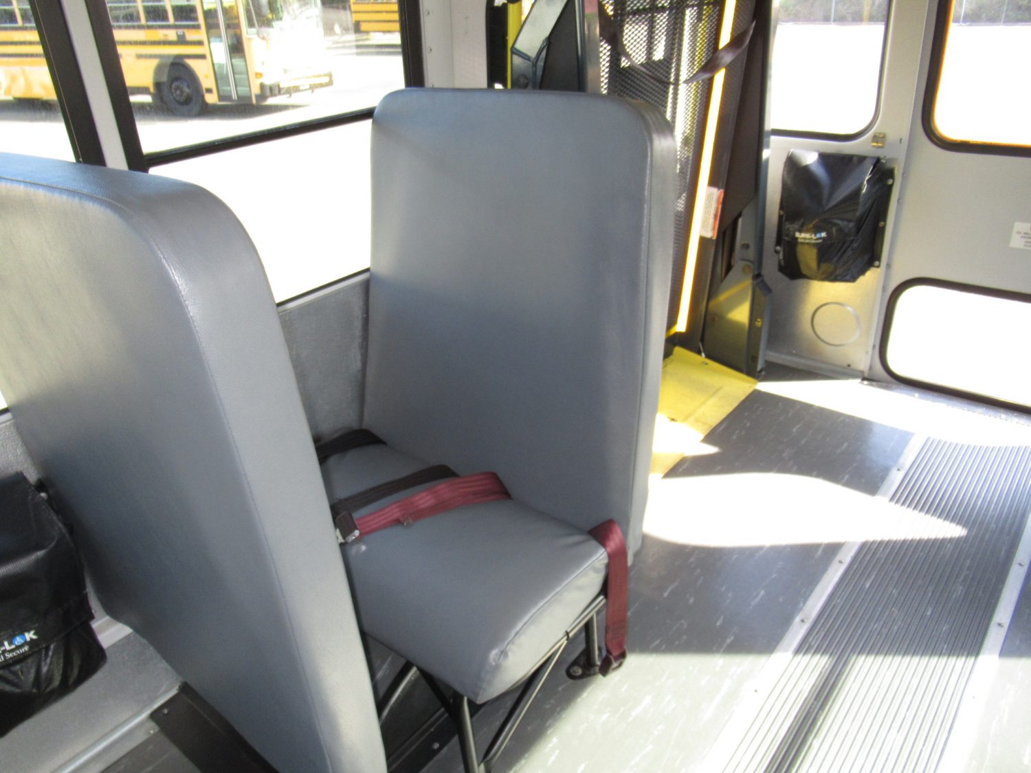 2010 Chevrolet Thomas 8 Passenger + 2 Wheelchair School Bus - B09552 - Image 8