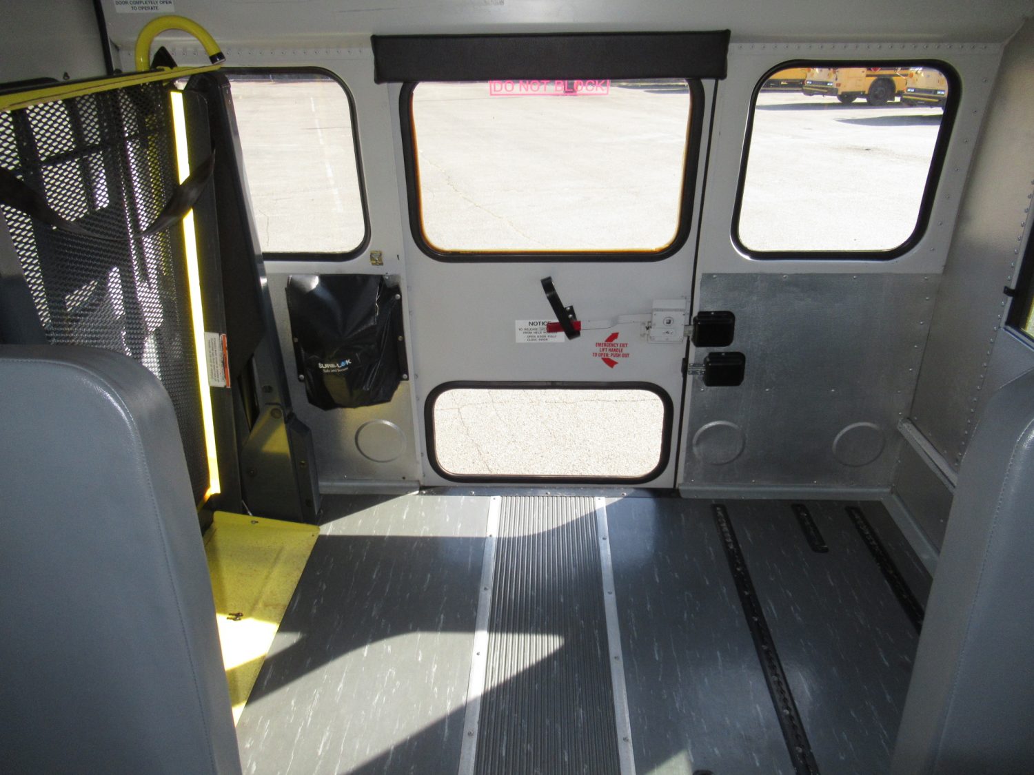 2010 Chevrolet Thomas 8 Passenger + 2 Wheelchair School Bus - B09552 - Image 9