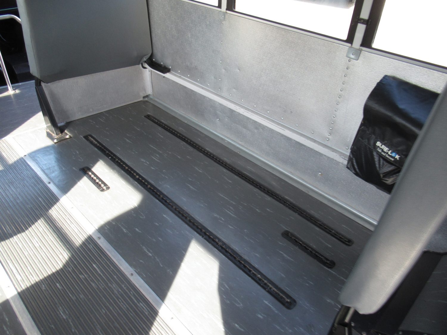 2010 Chevrolet Thomas 8 Passenger + 2 Wheelchair School Bus - B09552 - Image 11