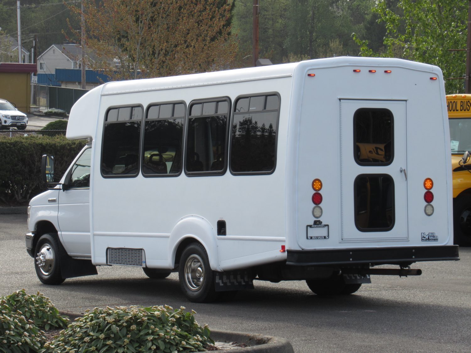 2014 Ford Goshen 12 Passenger + 2 Wheelchair Shuttle Bus - S88343 - Image 4