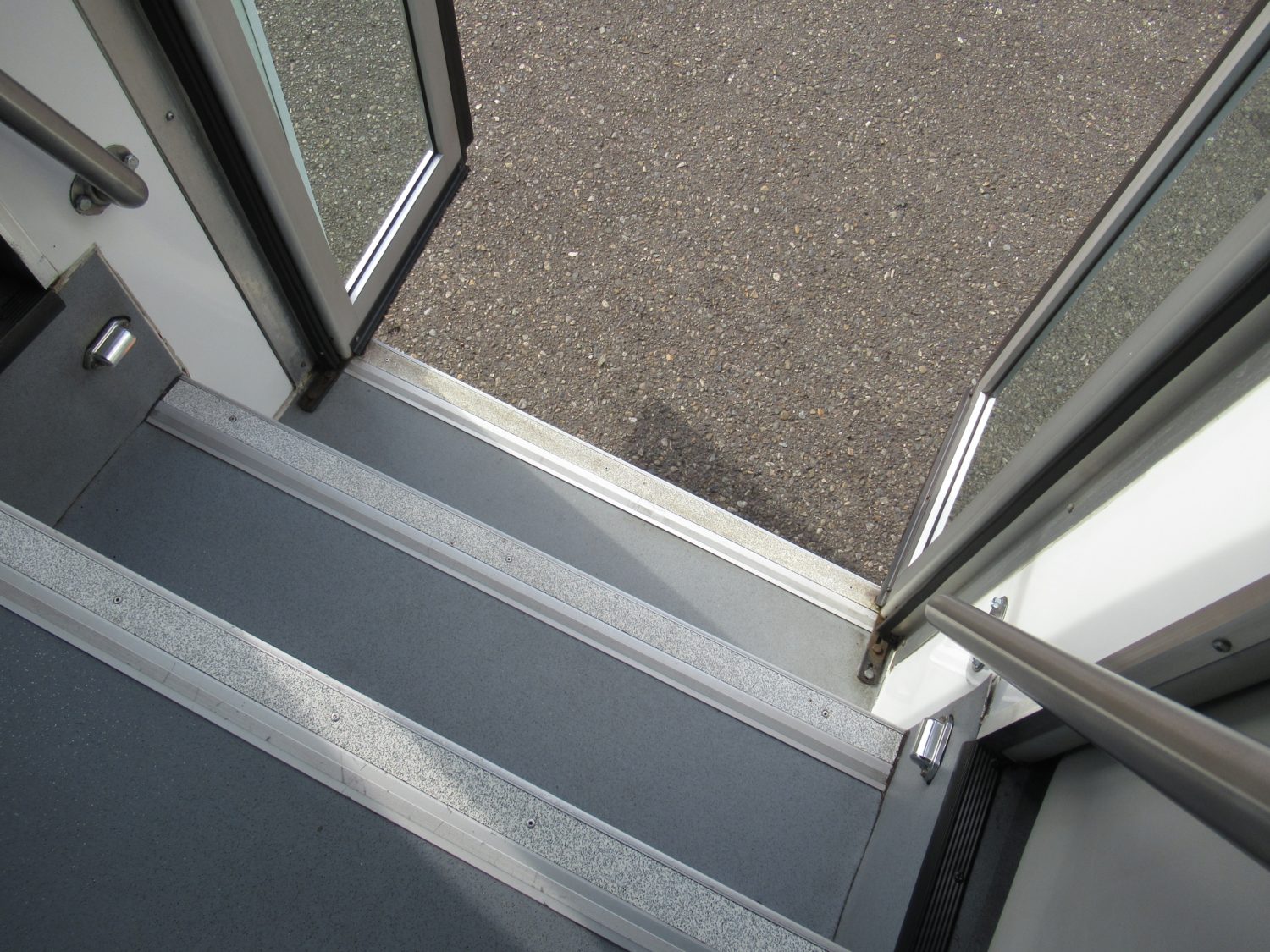 2014 Ford Goshen 12 Passenger + 2 Wheelchair Shuttle Bus - S88343 - Image 10