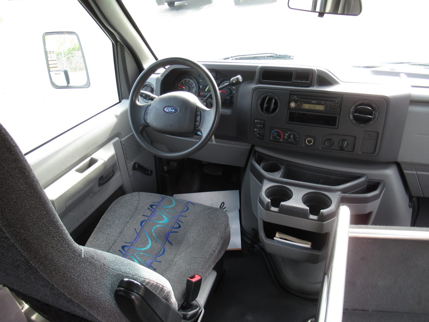 2011 Ford Starcraft Starquest 14 Passenger Shuttle Bus - S24582 - Image 5