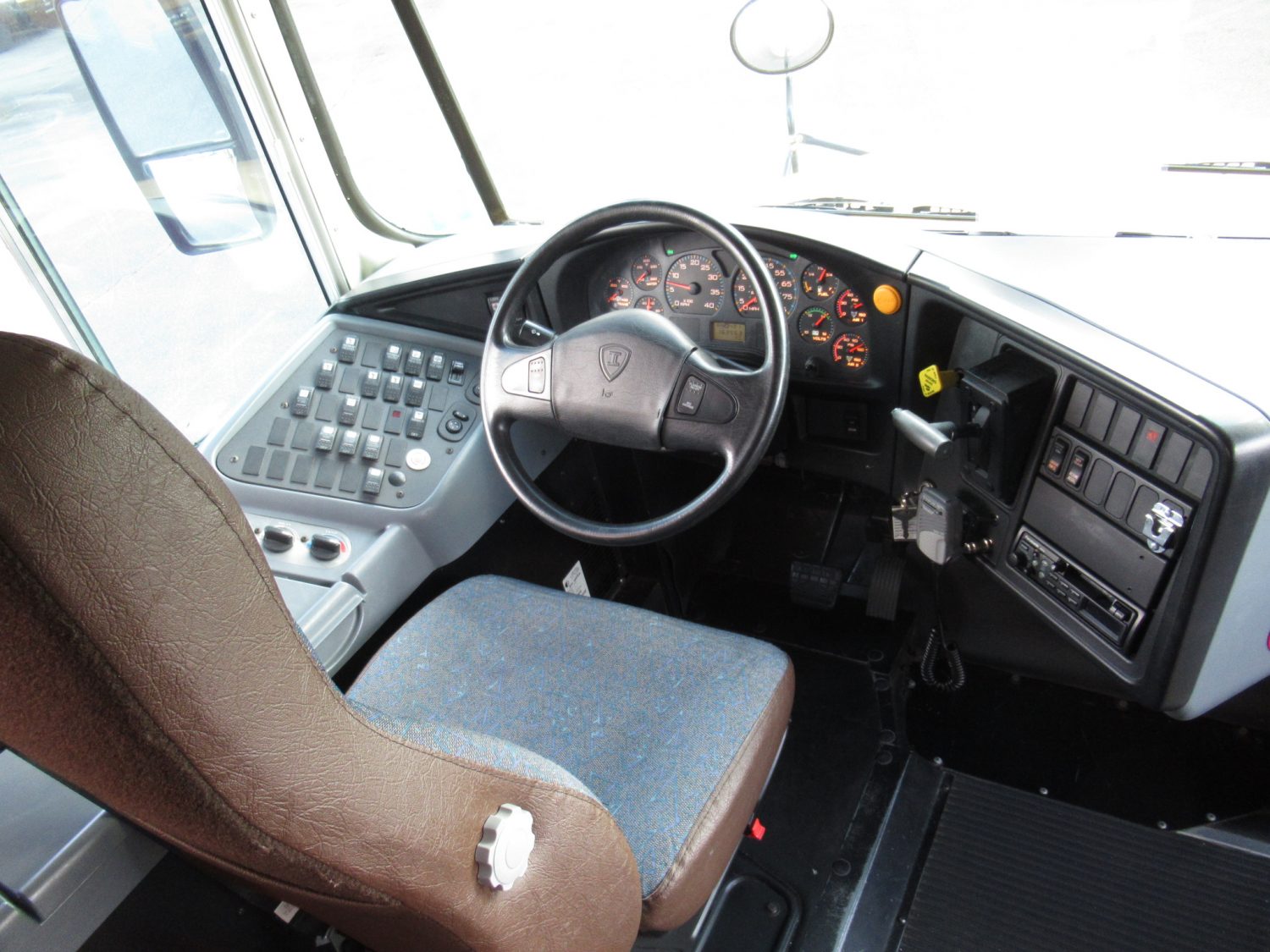 2005 IC CE-200 18+3 ADA School Bus - B87799 - Image 5