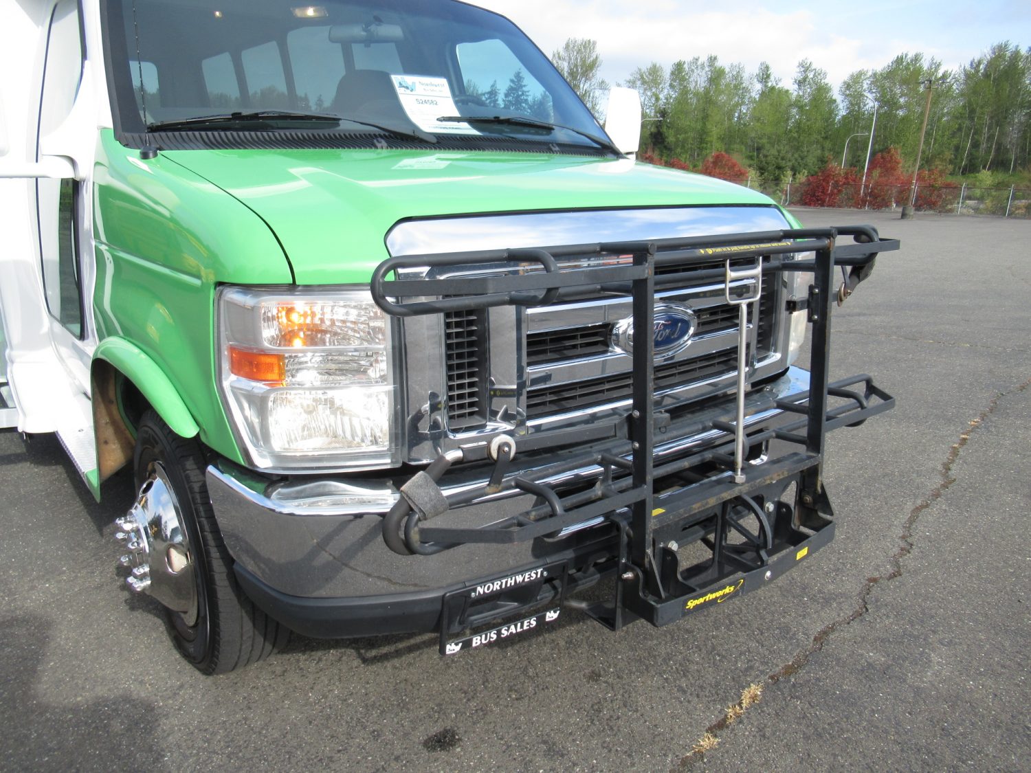 2011 Ford Starcraft Starquest 14 Passenger Shuttle Bus - S24582 - Image 11