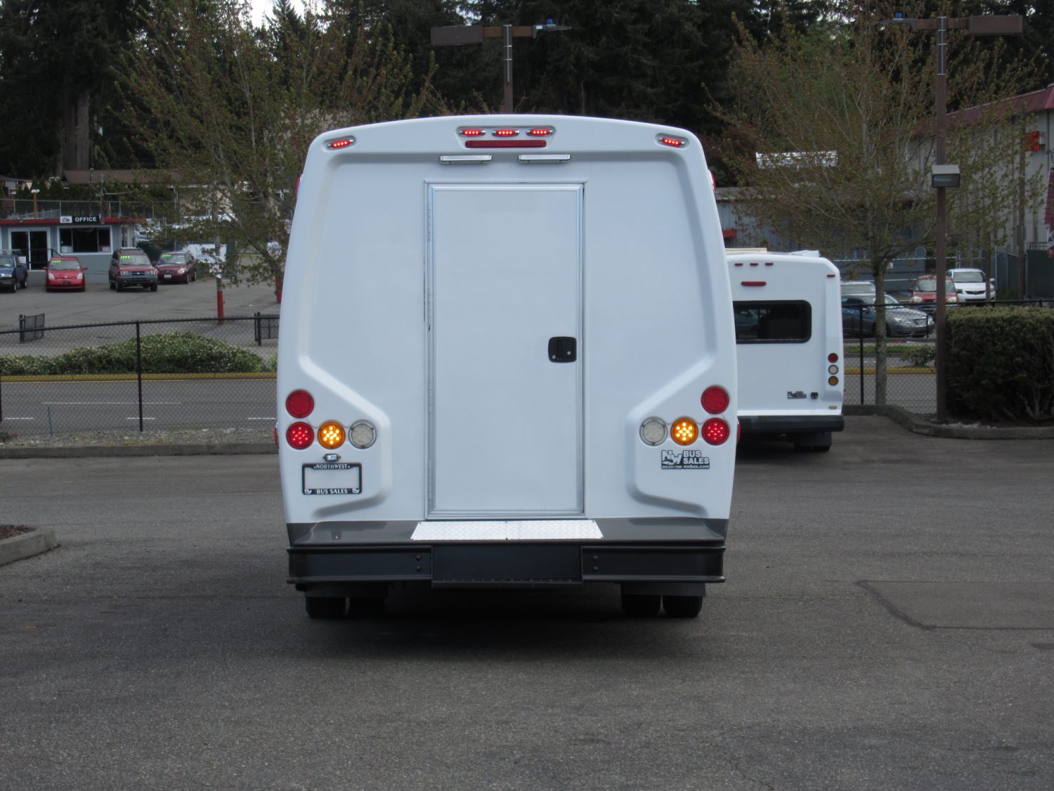 2014 Ford Ameritrans 24 Passenger + Rear Luggage Shuttle Bus - S21972 - Image 11