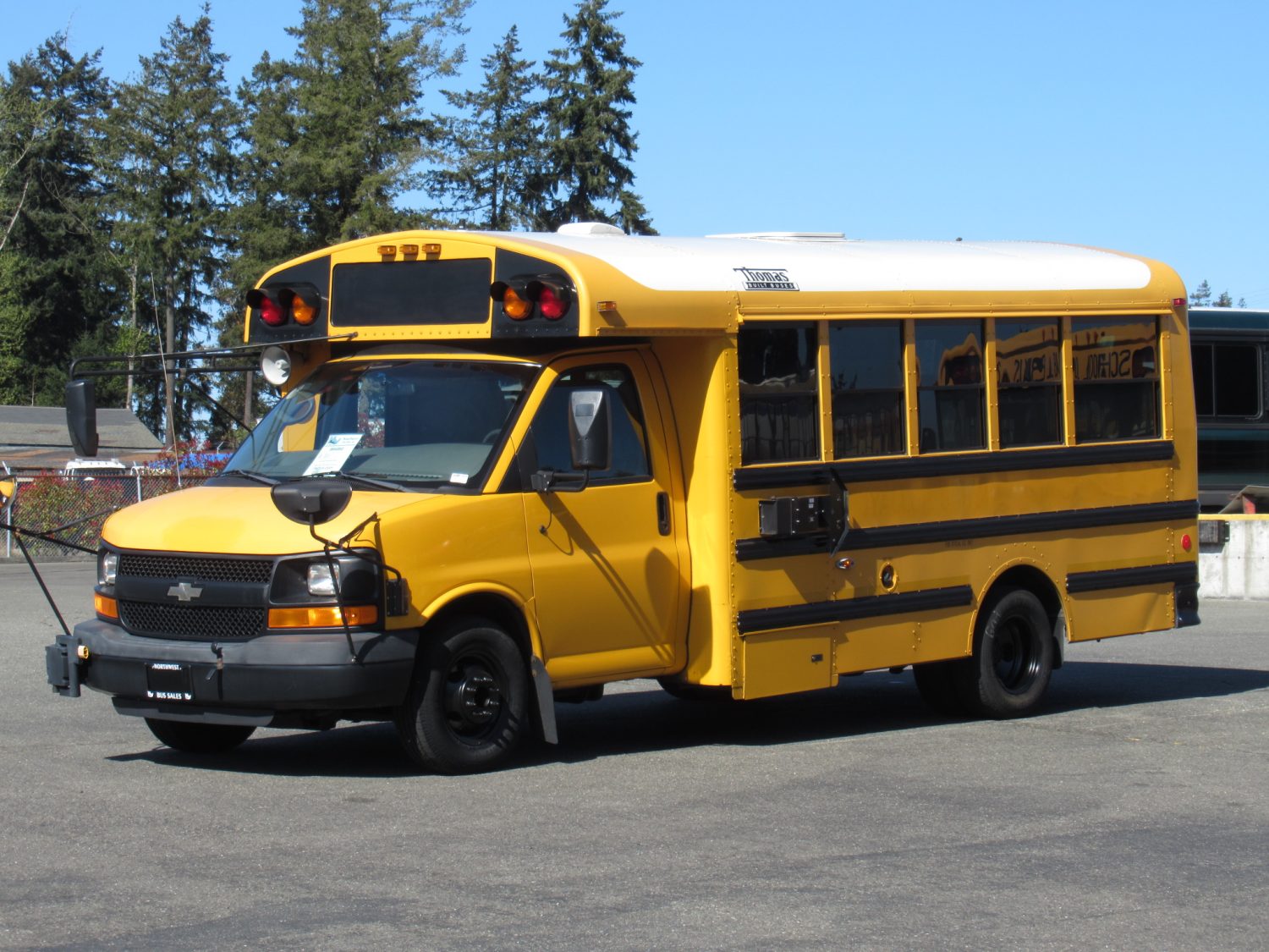 2009 Chevrolet Thomas 16 Passenger ADA School Bus - B64862 - Image 2