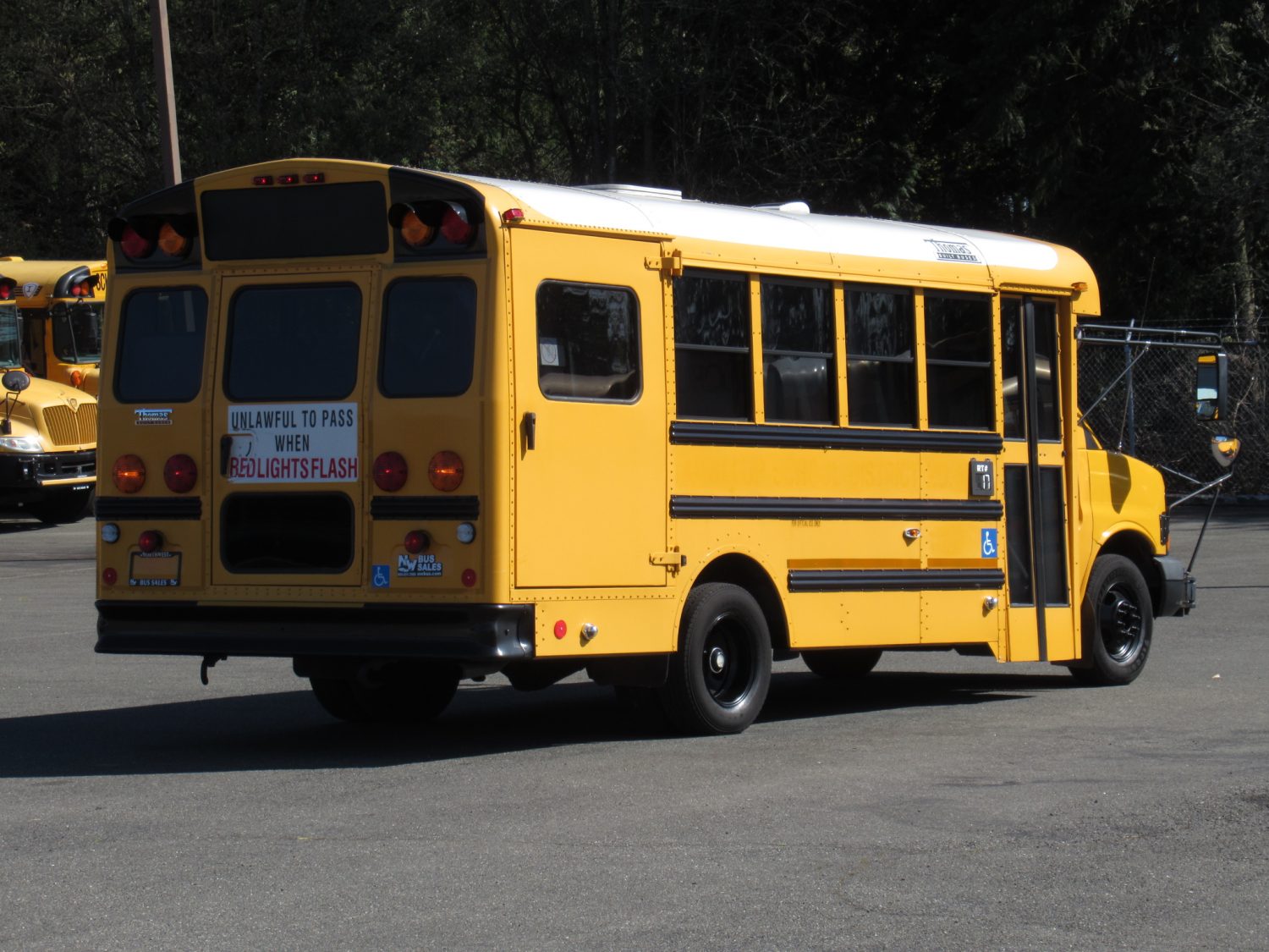2009 Chevrolet Thomas 16 Passenger ADA School Bus - B64862 - Image 3