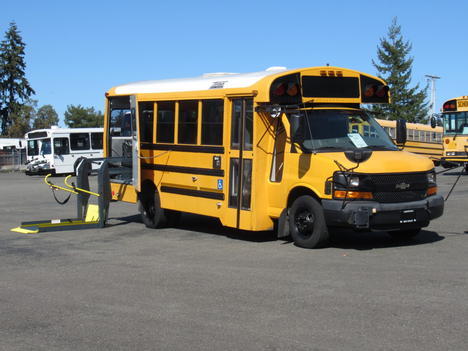 2009 Chevrolet Thomas 16 Passenger ADA School Bus - B64862
