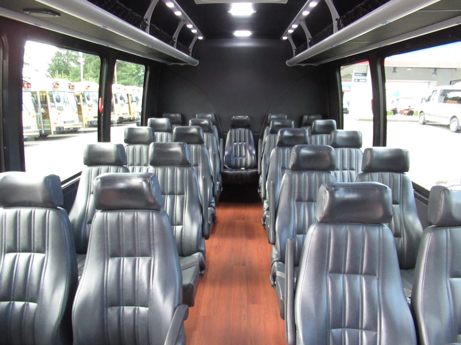 2014 Ford Ameritrans 24 Passenger + Rear Luggage Shuttle Bus - S21972 - Image 6