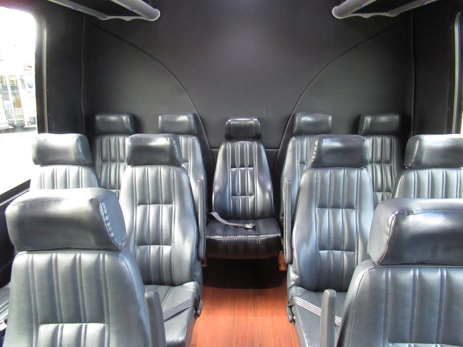 2014 Ford Ameritrans 24 Passenger + Rear Luggage Shuttle Bus - S21972 - Image 7