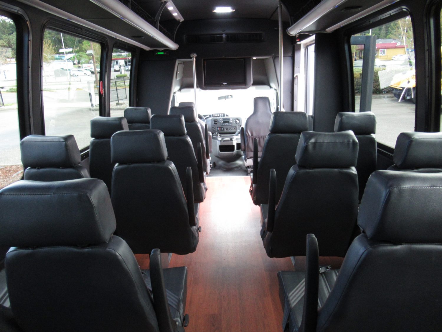 2014 Ford Ameritrans 24 Passenger + Rear Luggage Shuttle Bus - S21972 - Image 8