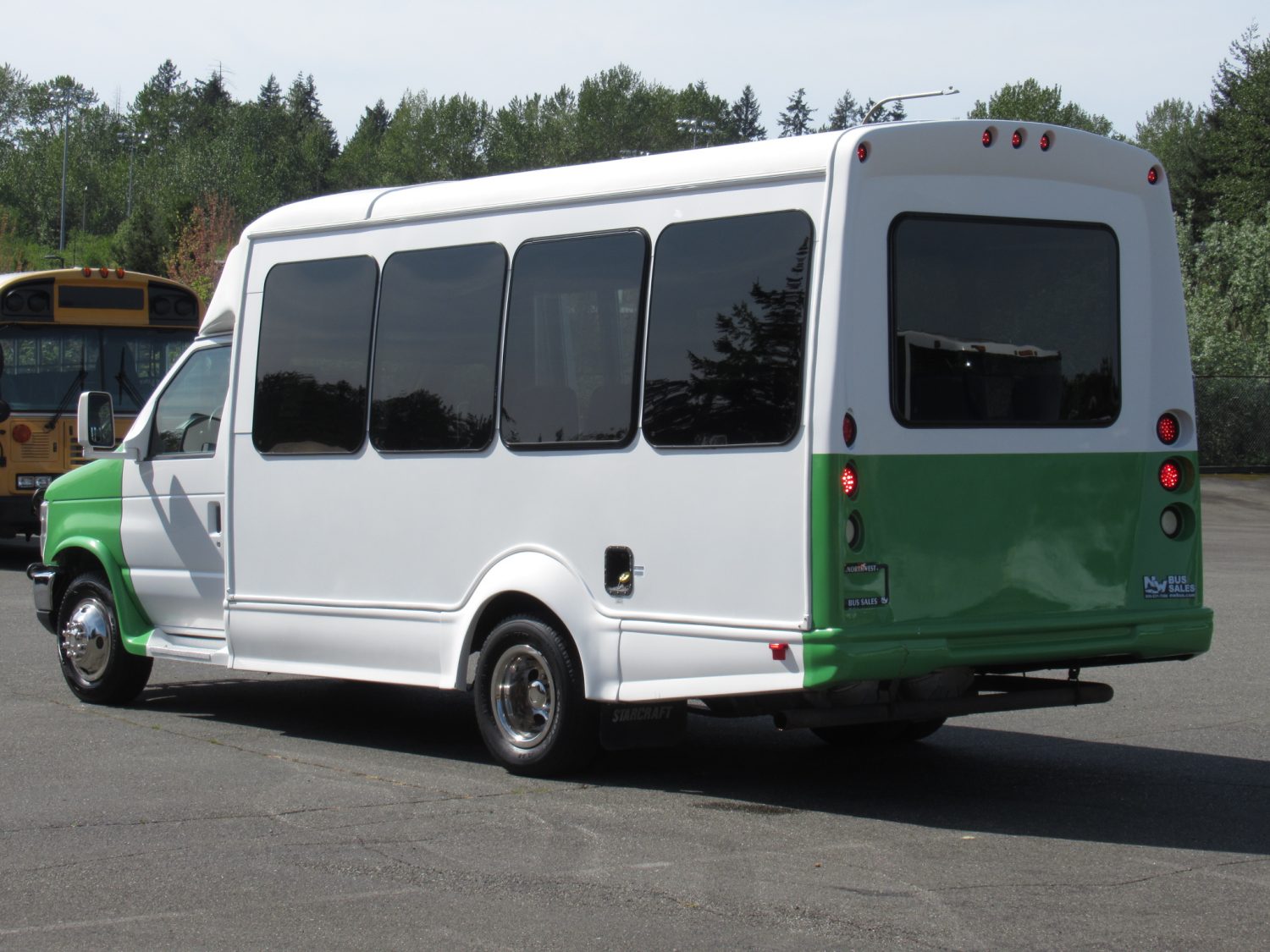 2011 Ford Starcraft Starquest 14 Passenger Shuttle Bus - S24577 - Image 4