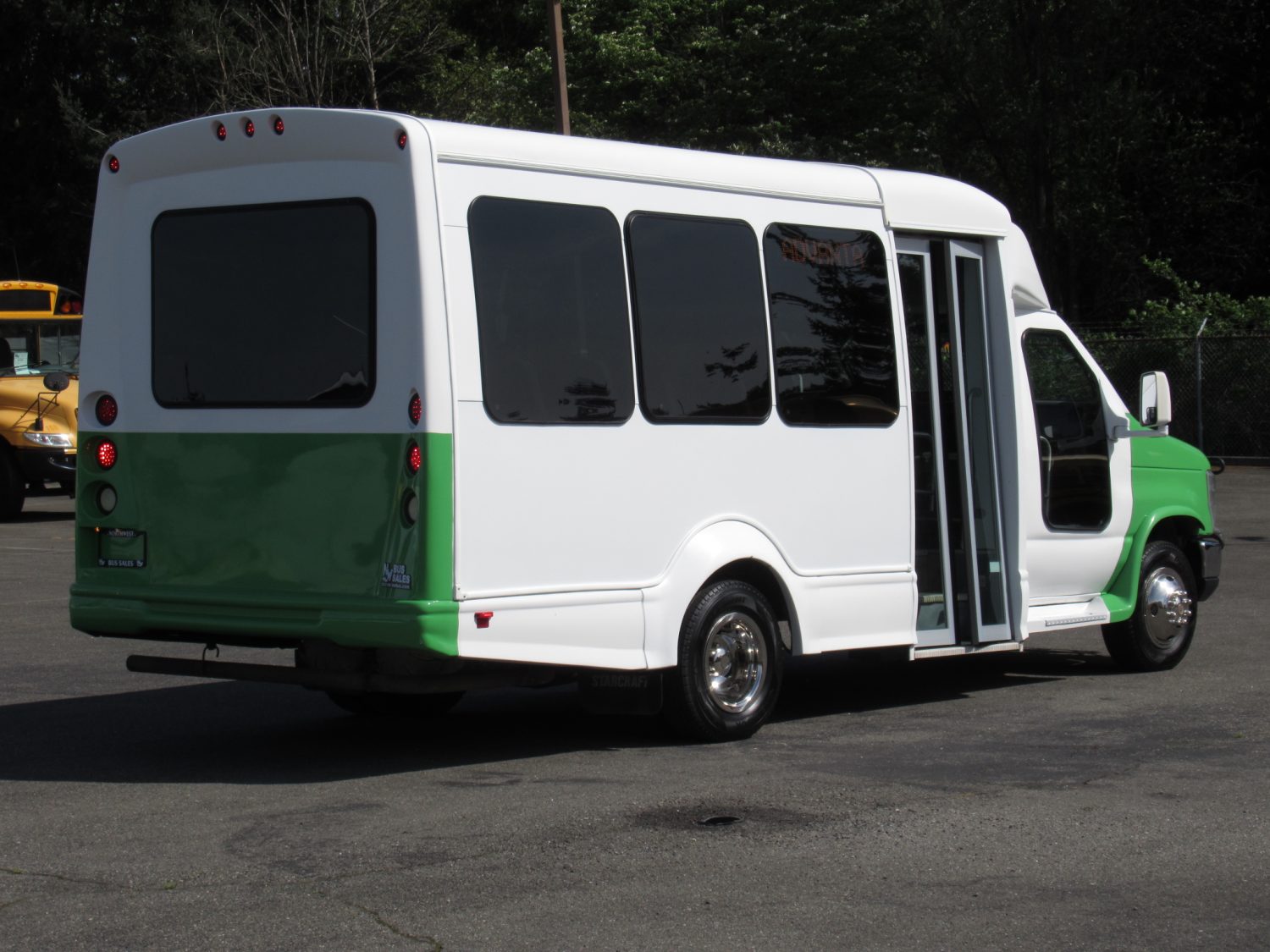 2011 Ford Starcraft Starquest 14 Passenger Shuttle Bus - S24577 - Image 3