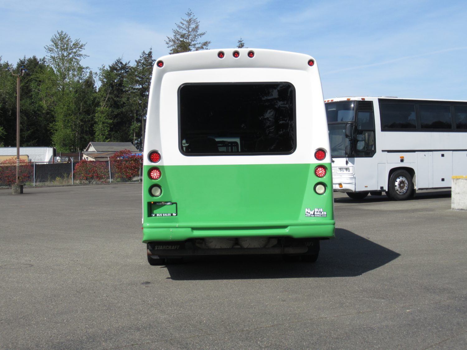 2011 Ford Starcraft Starquest 14 Passenger Shuttle Bus - S24577 - Image 11