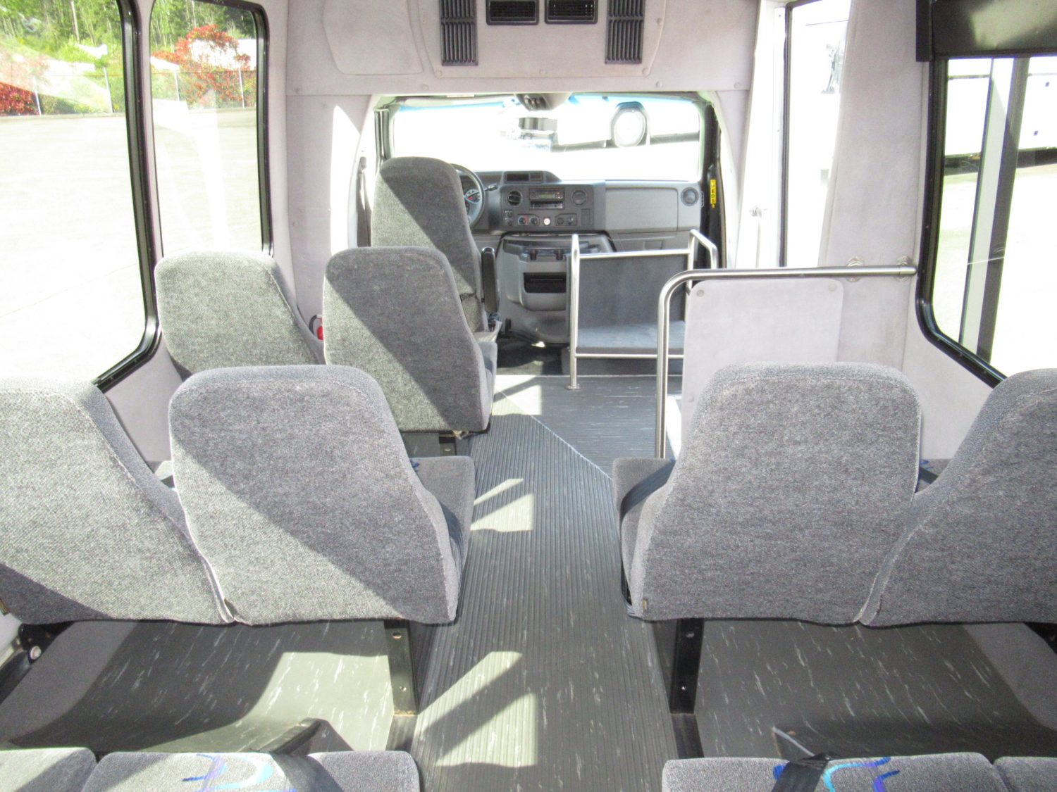 2011 Ford Starcraft Starquest 14 Passenger Shuttle Bus - S24577 - Image 8