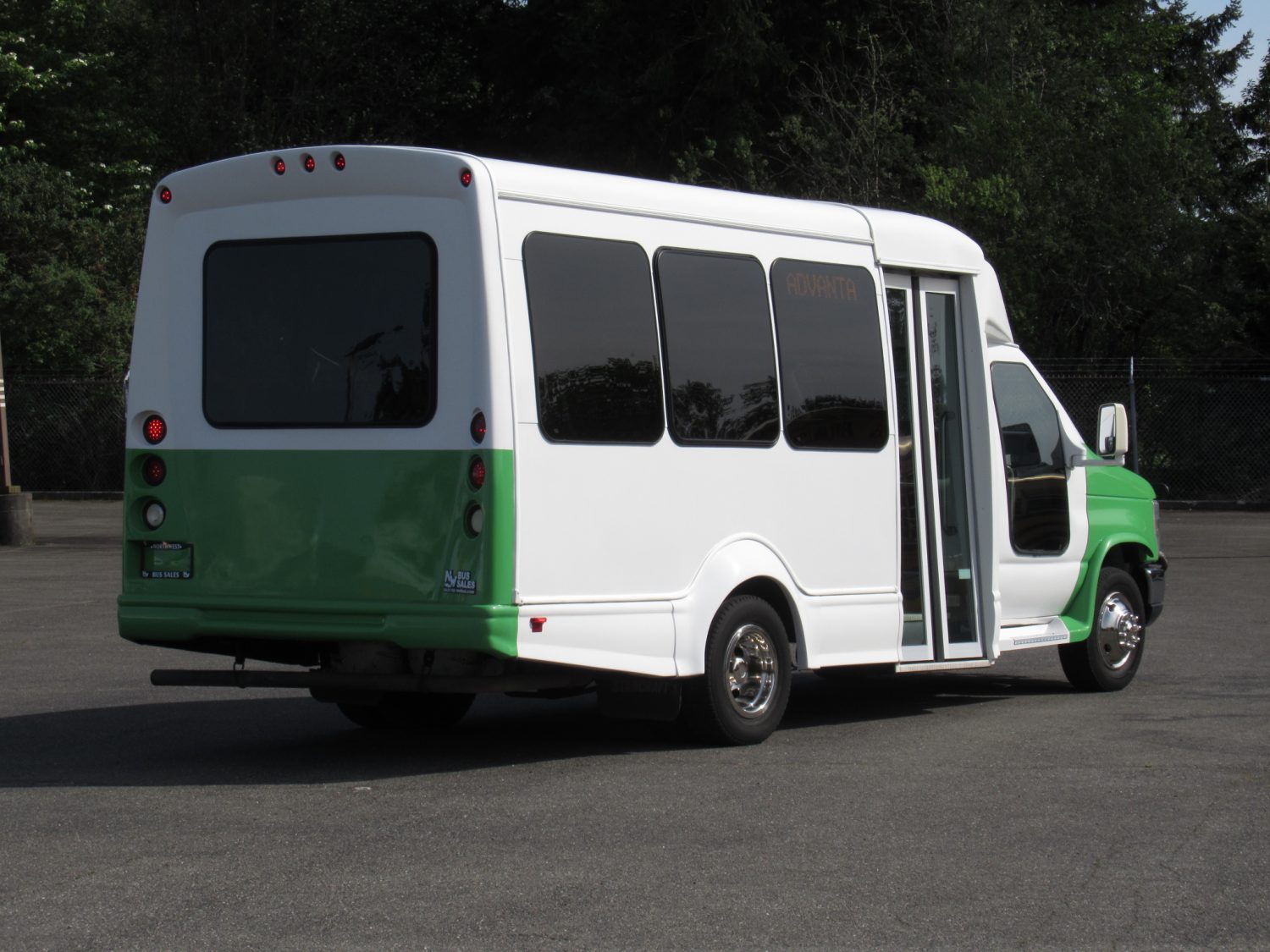 2011 Ford Starcraft Starquest 14 Passenger Shuttle Bus - S24579 - Image 3