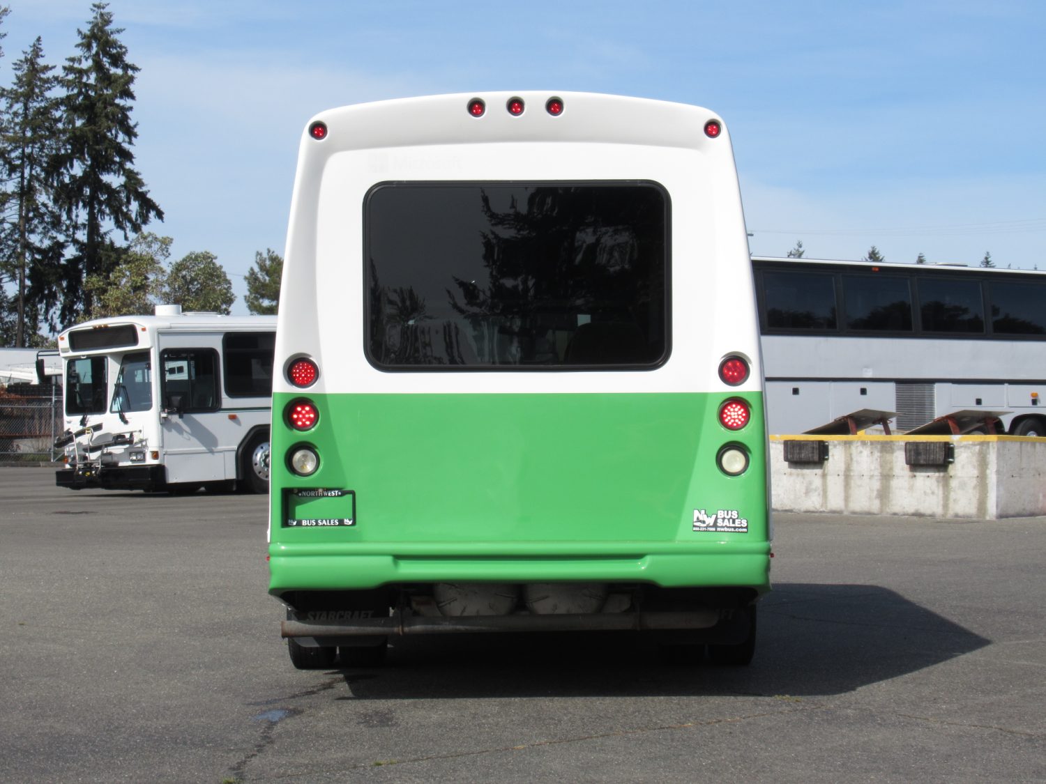 2011 Ford Starcraft Starquest 14 Passenger Shuttle Bus - S24579 - Image 11