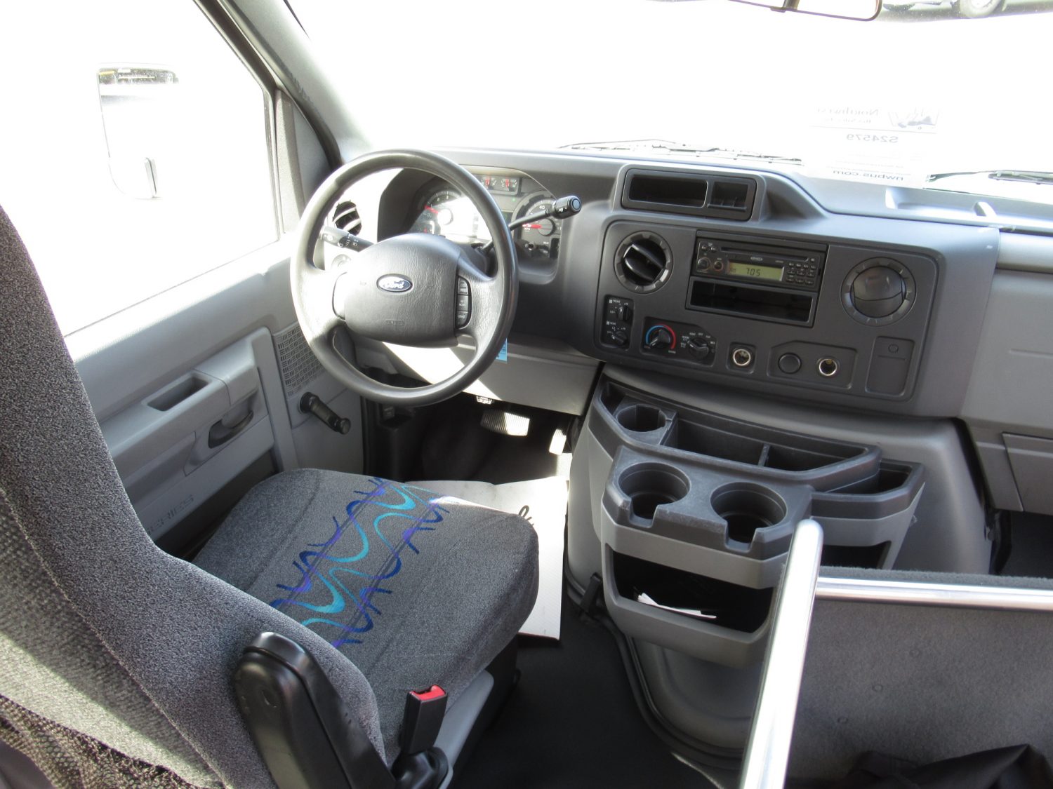 2011 Ford Starcraft Starquest 14 Passenger Shuttle Bus - S24579 - Image 5