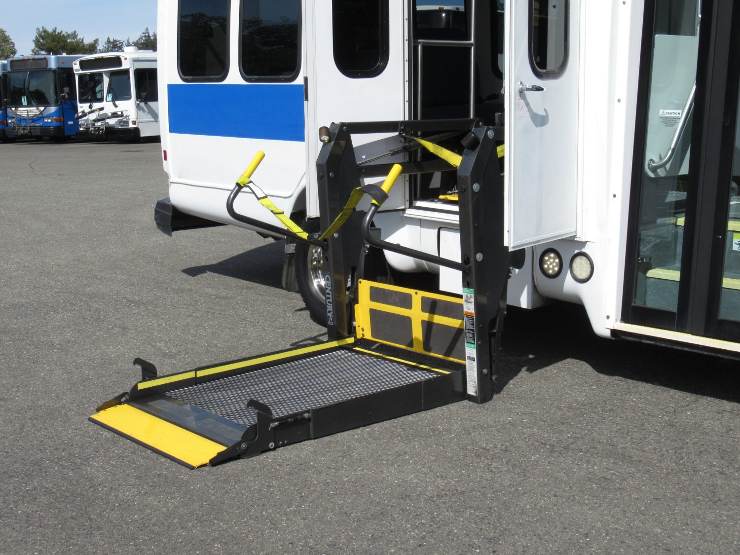 2014 Ford Startrans 4 + 2 ADA Shuttle Bus - S10386 - Image 10