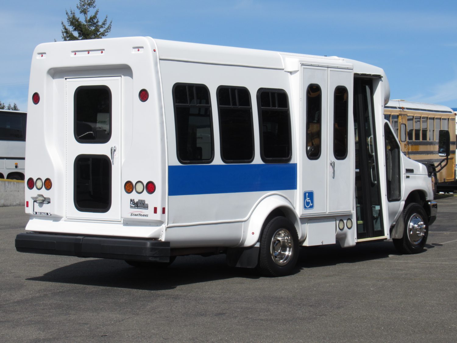 2014 Ford Startrans 4 + 2 ADA Shuttle Bus - S10386 - Image 3