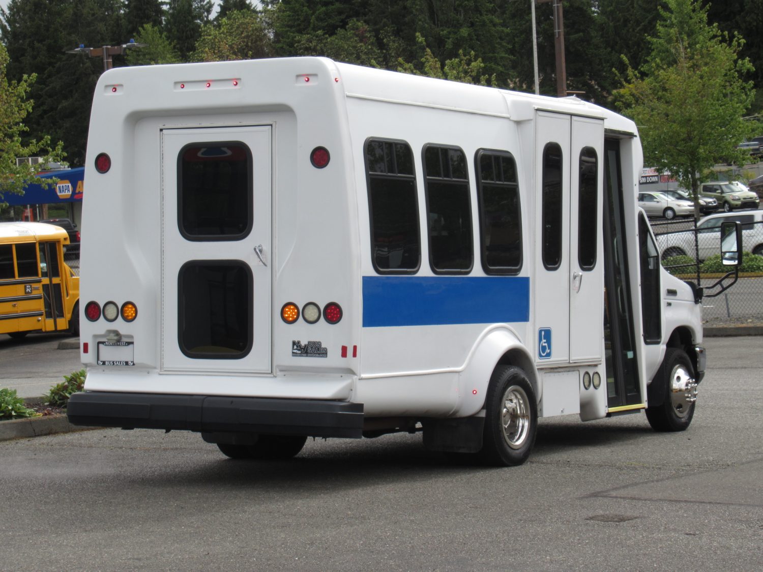 2014 Ford Startrans 4 + 2 ADA Shuttle Bus - S23933 - Image 3