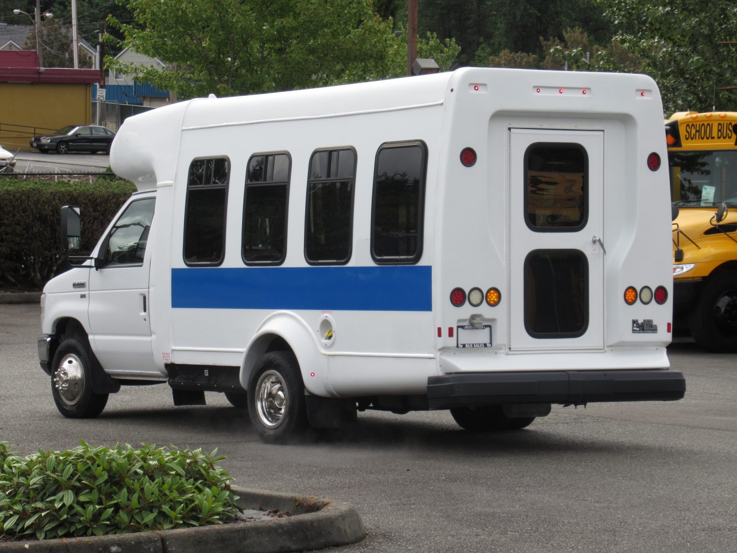 2014 Ford Startrans 4 + 2 ADA Shuttle Bus - S23933 - Image 4