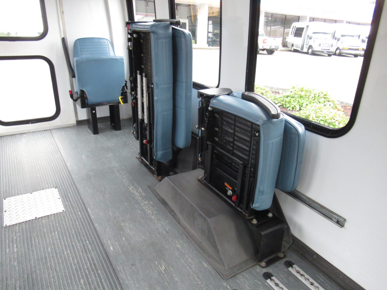 2014 Ford Startrans 4 + 2 ADA Shuttle Bus - S23933 - Image 9