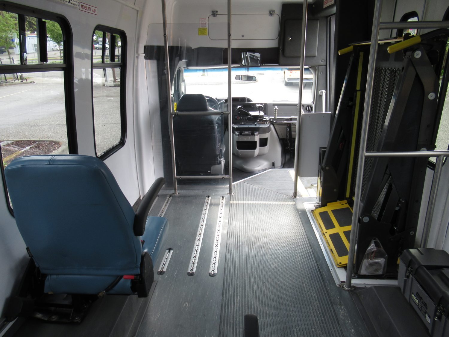 2014 Ford Startrans 4 + 2 ADA Shuttle Bus - S23933 - Image 10