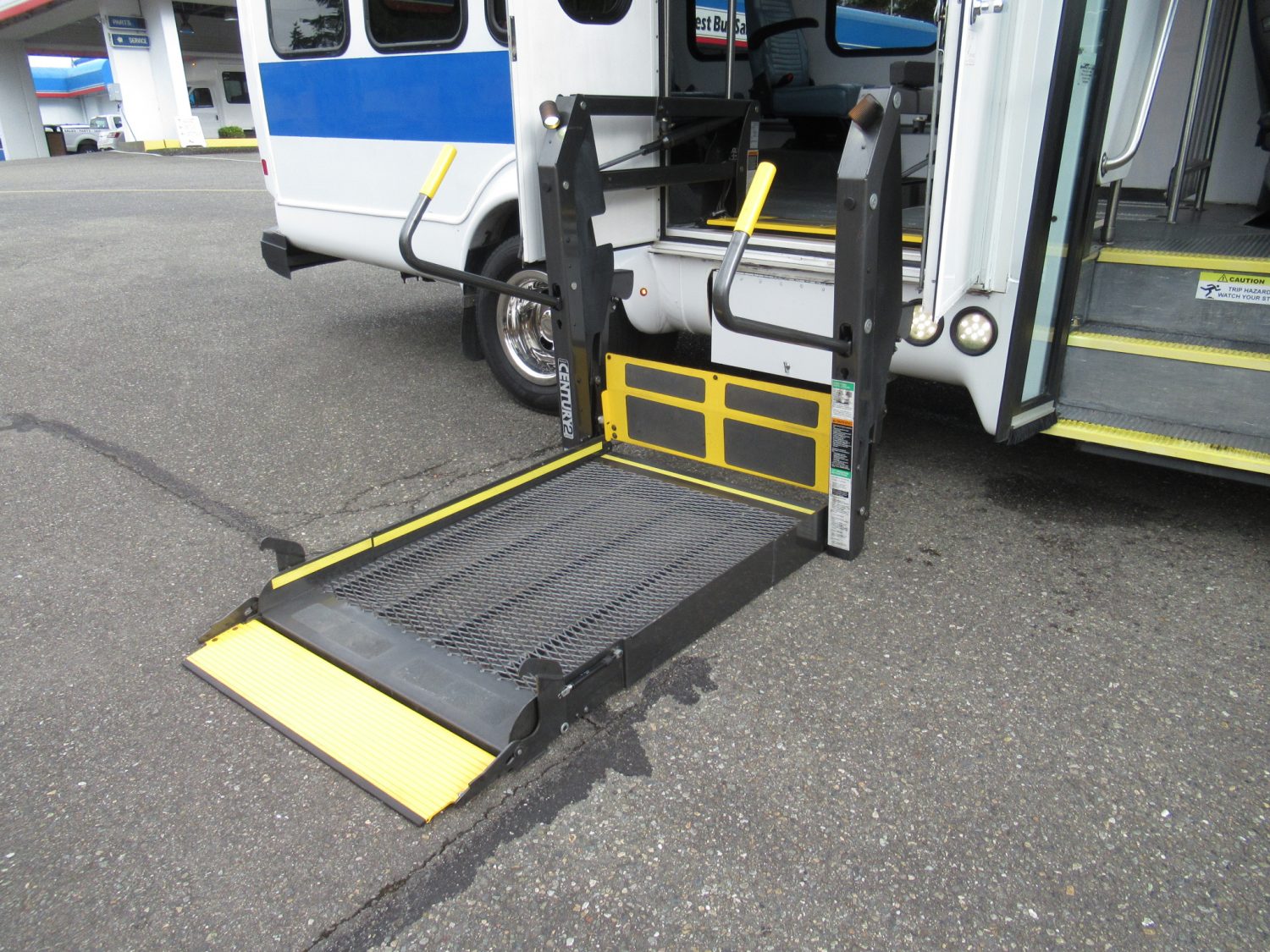 2014 Ford Startrans 4 + 2 ADA Shuttle Bus - S23933 - Image 11