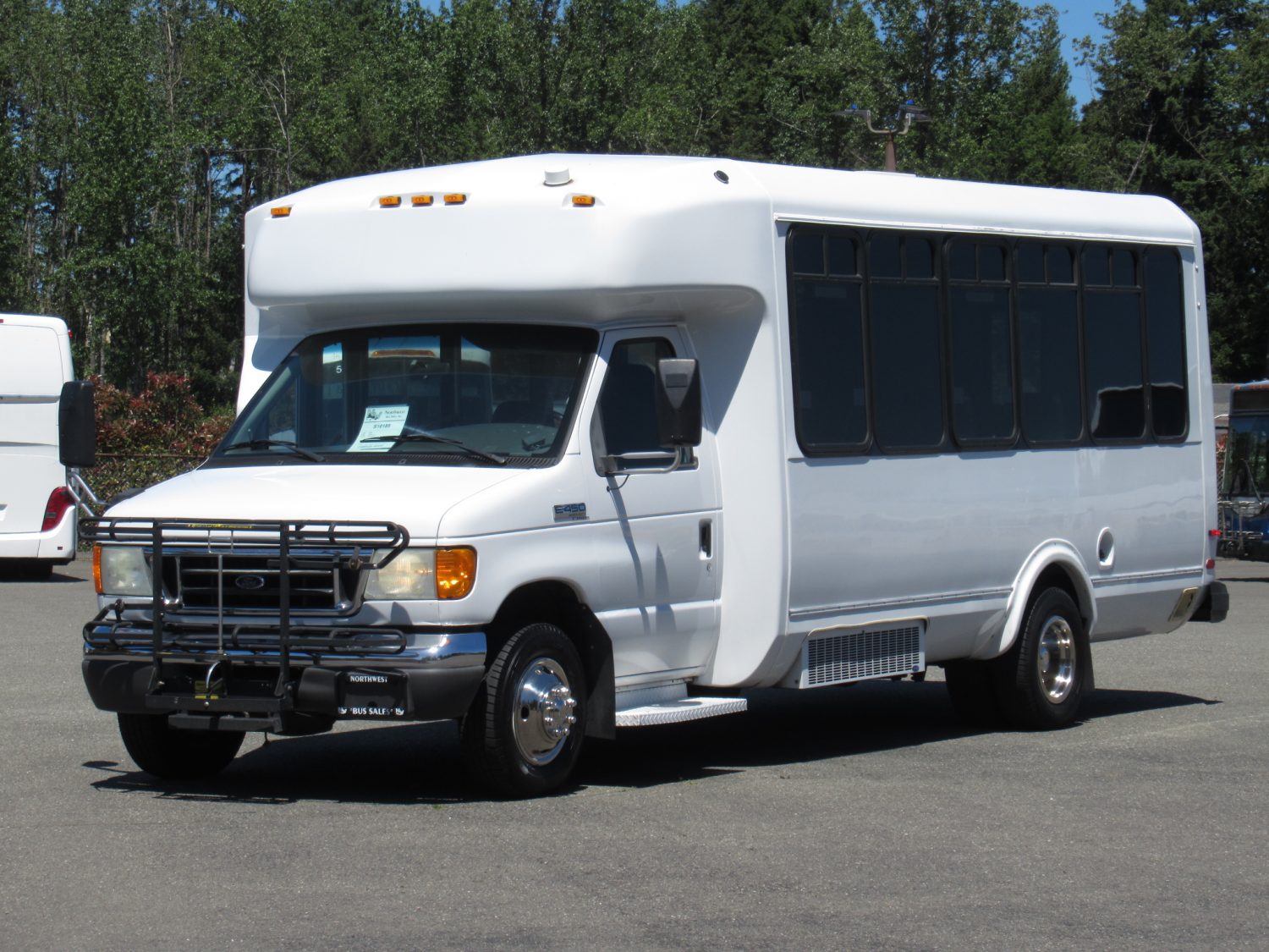 2006 Ford Eldorado Aerotech 14 Passenger ADA Shuttle - S10189 - Image 2