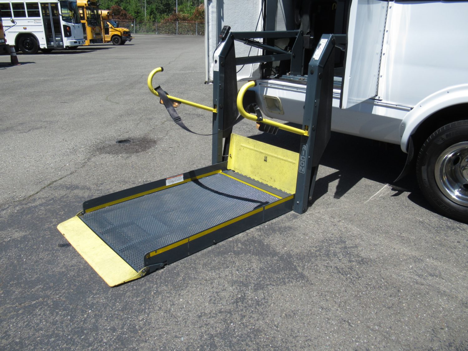 2006 Ford Eldorado Aerotech 14 Passenger ADA Shuttle - S10189 - Image 10