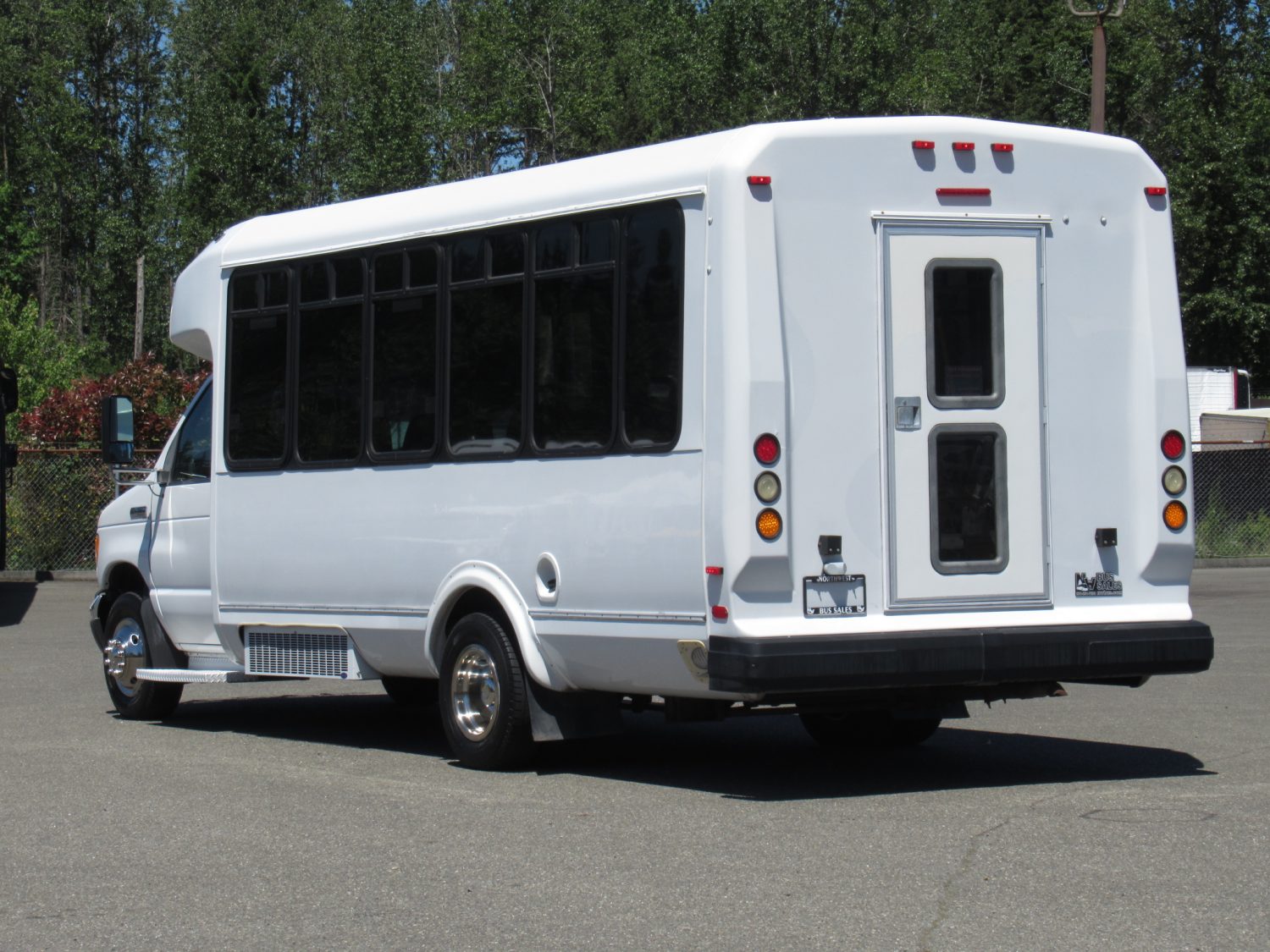 2006 Ford Eldorado Aerotech 14 Passenger ADA Shuttle - S10189 - Image 4