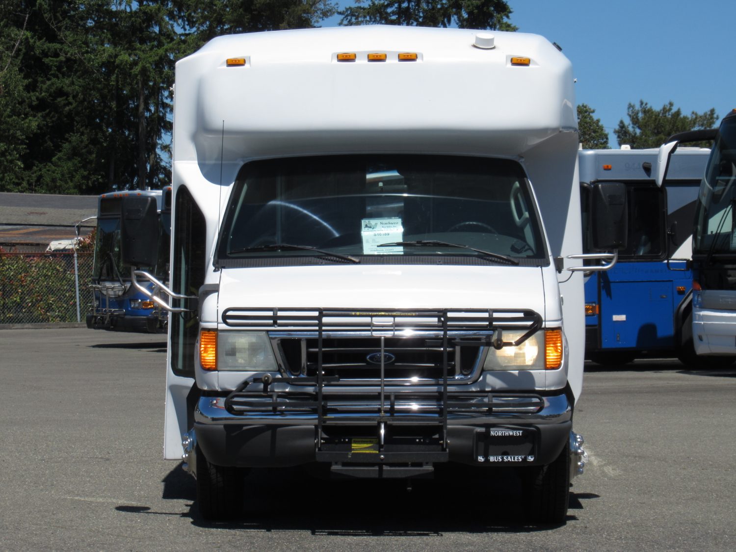 2006 Ford Eldorado Aerotech 14 Passenger ADA Shuttle - S10189 - Image 12