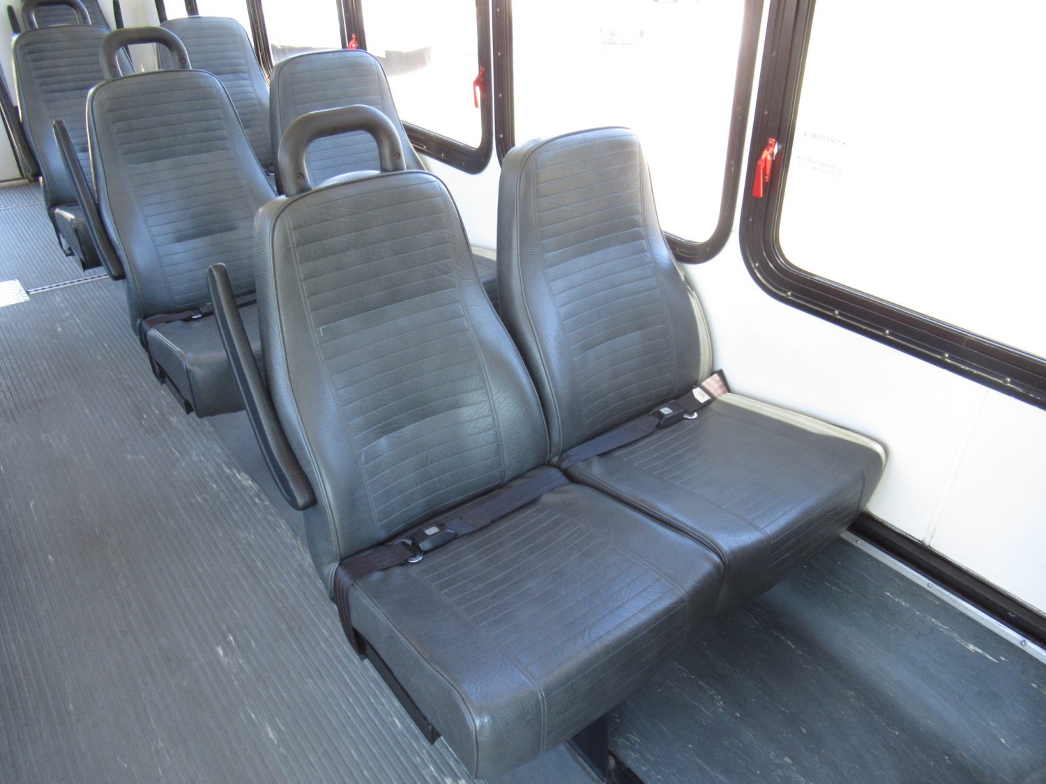 2006 Ford Eldorado Aerotech 14 Passenger ADA Shuttle - S10189 - Image 9