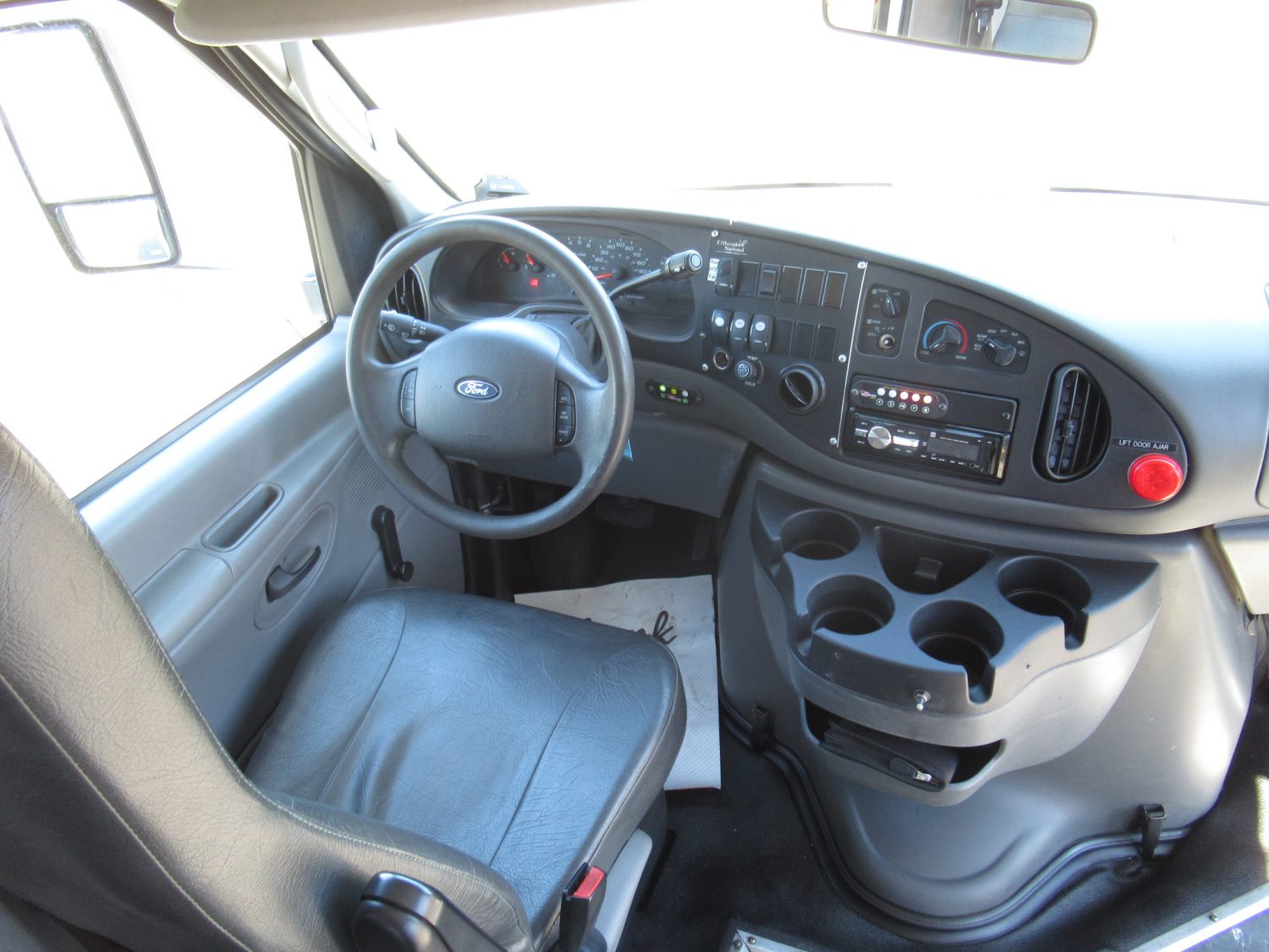 2006 Ford Eldorado Aerotech 14 Passenger ADA Shuttle - S10189 - Image 5