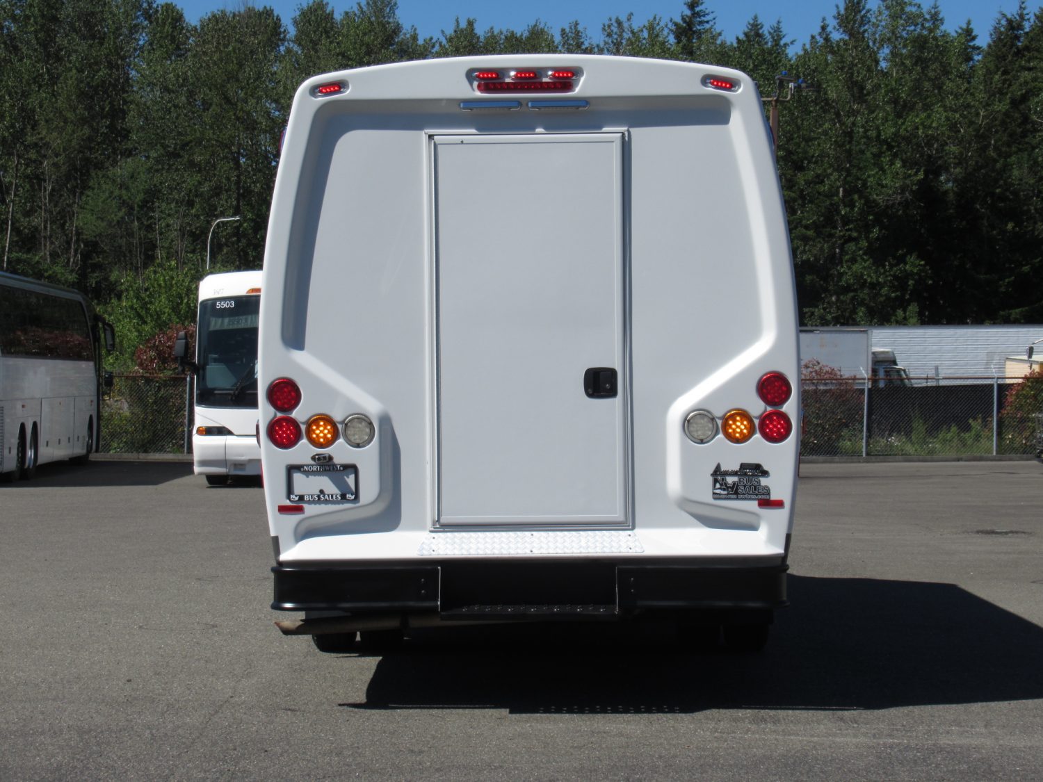 2016 Ford Ameritrans 24 Passenger + Rear Luggage - S06548 - Image 11