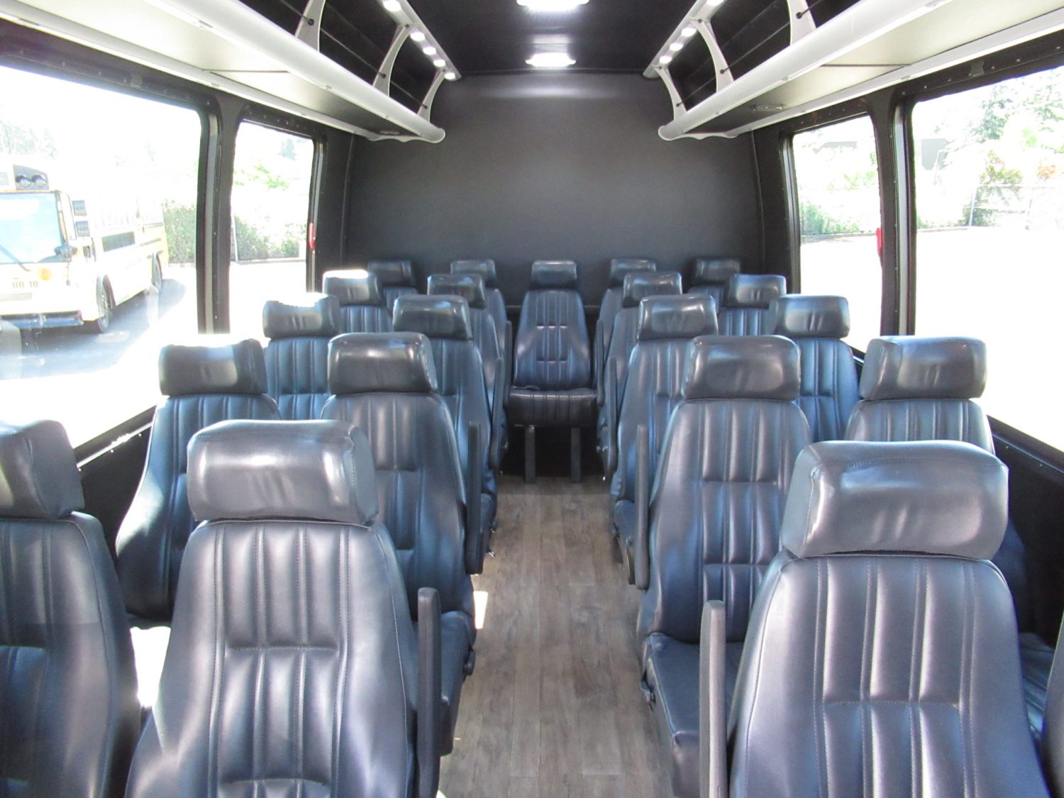 2016 Ford Ameritrans 24 Passenger + Rear Luggage - S06548 - Image 6