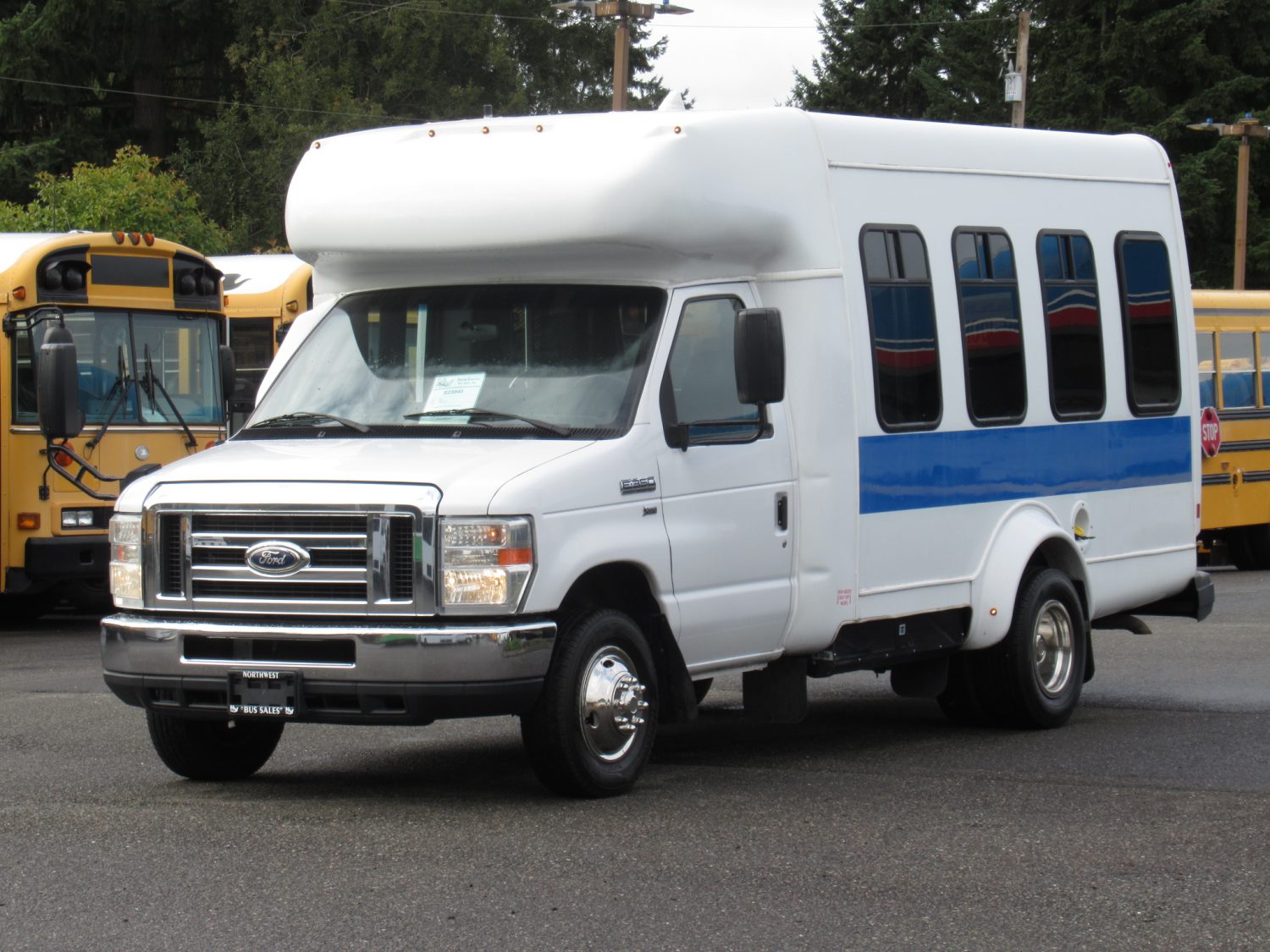 2014 Ford Startrans 4 + 2 ADA Shuttle Bus - S23940 - Image 2