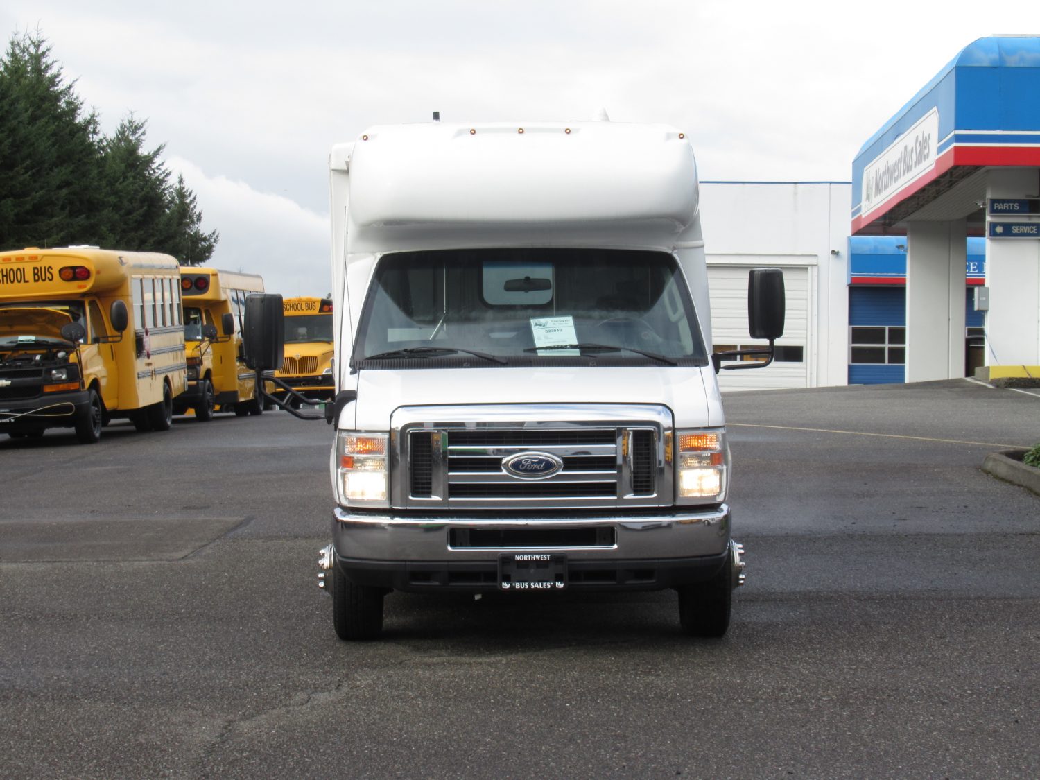 2014 Ford Startrans 4 + 2 ADA Shuttle Bus - S23940 - Image 12
