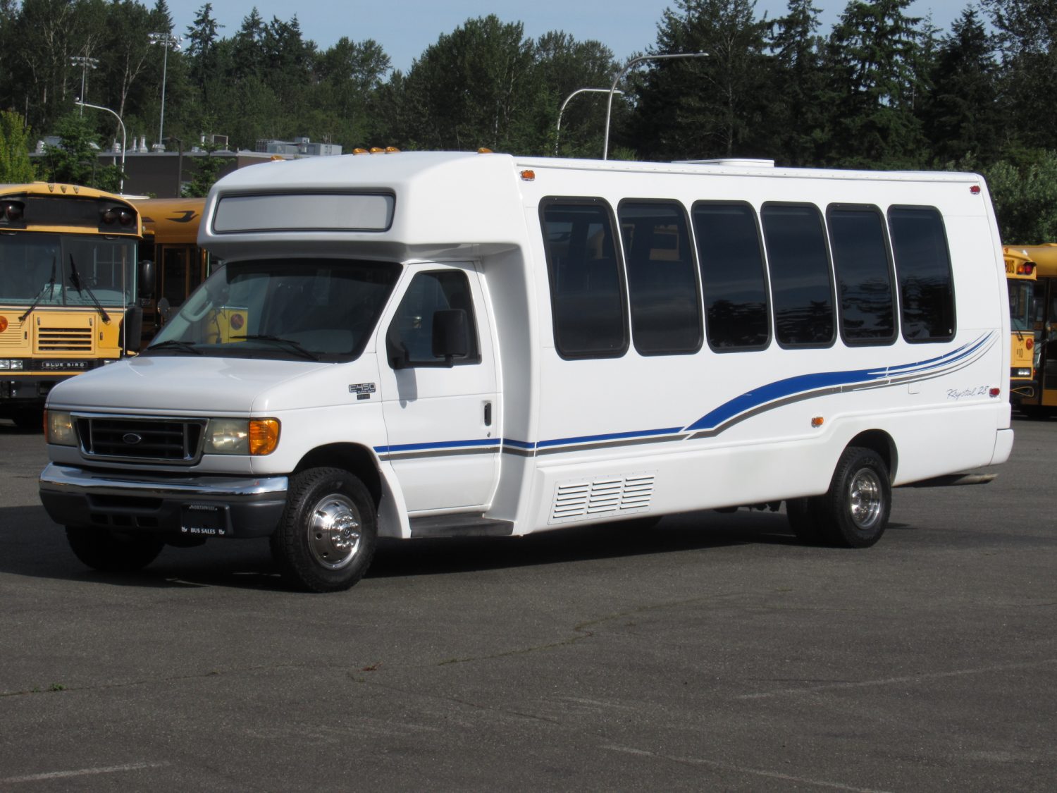 2004 Ford Krystal KK28 24 Passenger + Rear Luggage - S56639 - Image 2