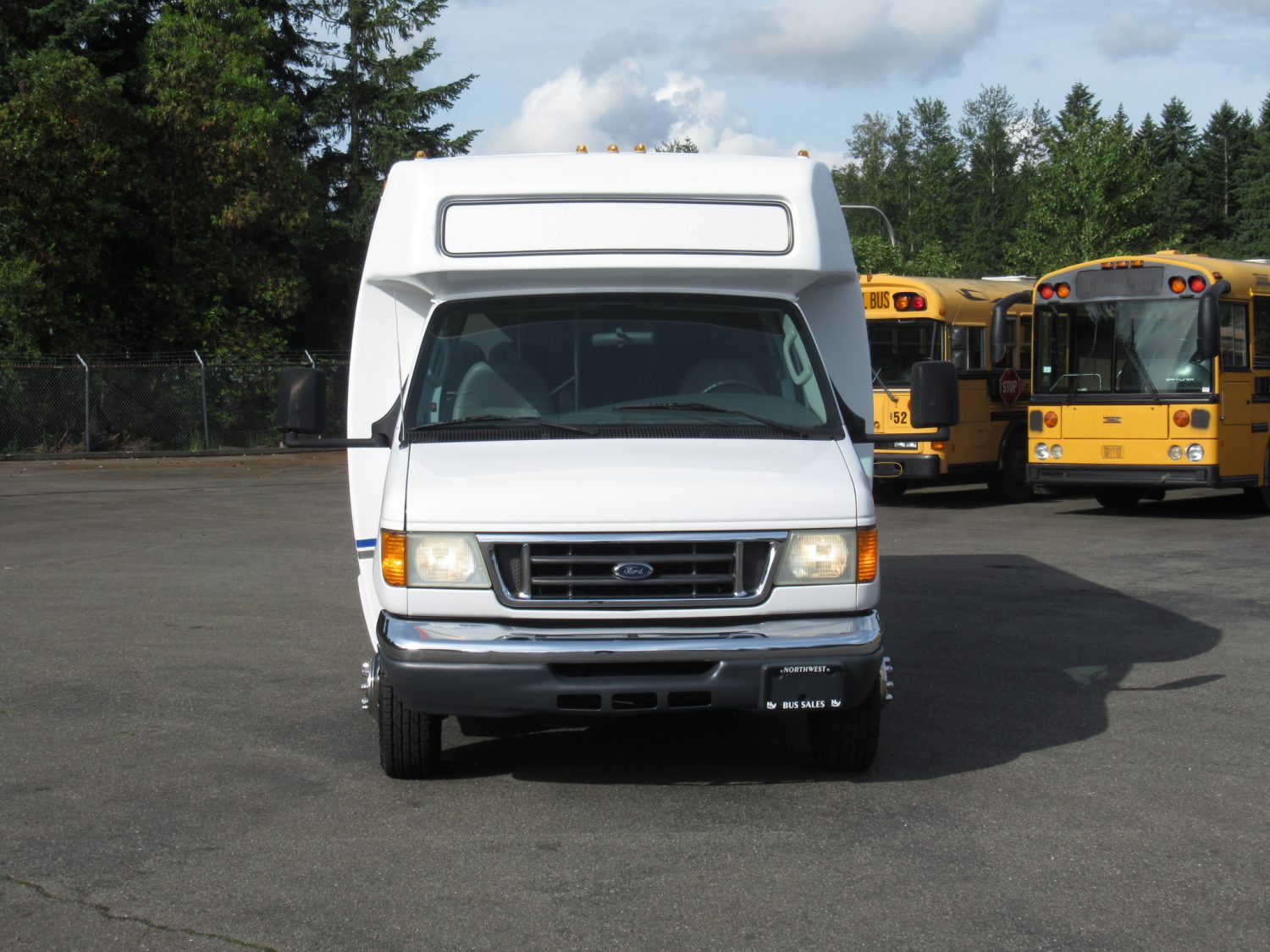 2004 Ford Krystal KK28 24 Passenger + Rear Luggage - S56639 - Image 12