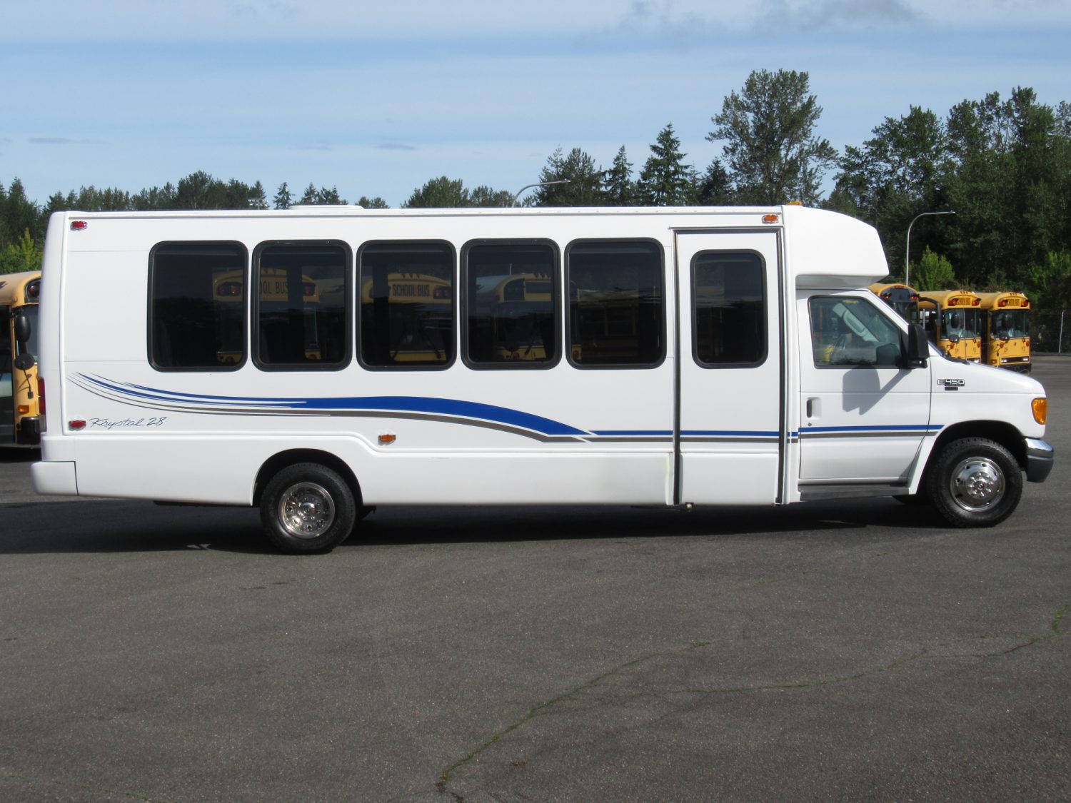 2004 Ford Krystal KK28 24 Passenger + Rear Luggage - S56639 - Image 10