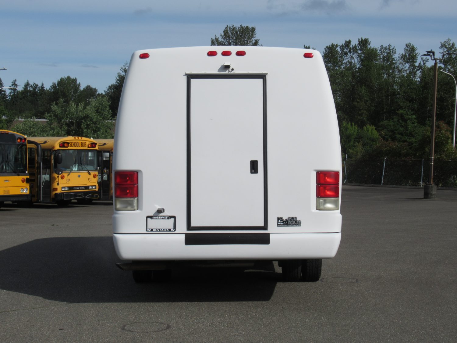 2004 Ford Krystal KK28 24 Passenger + Rear Luggage - S56639 - Image 11