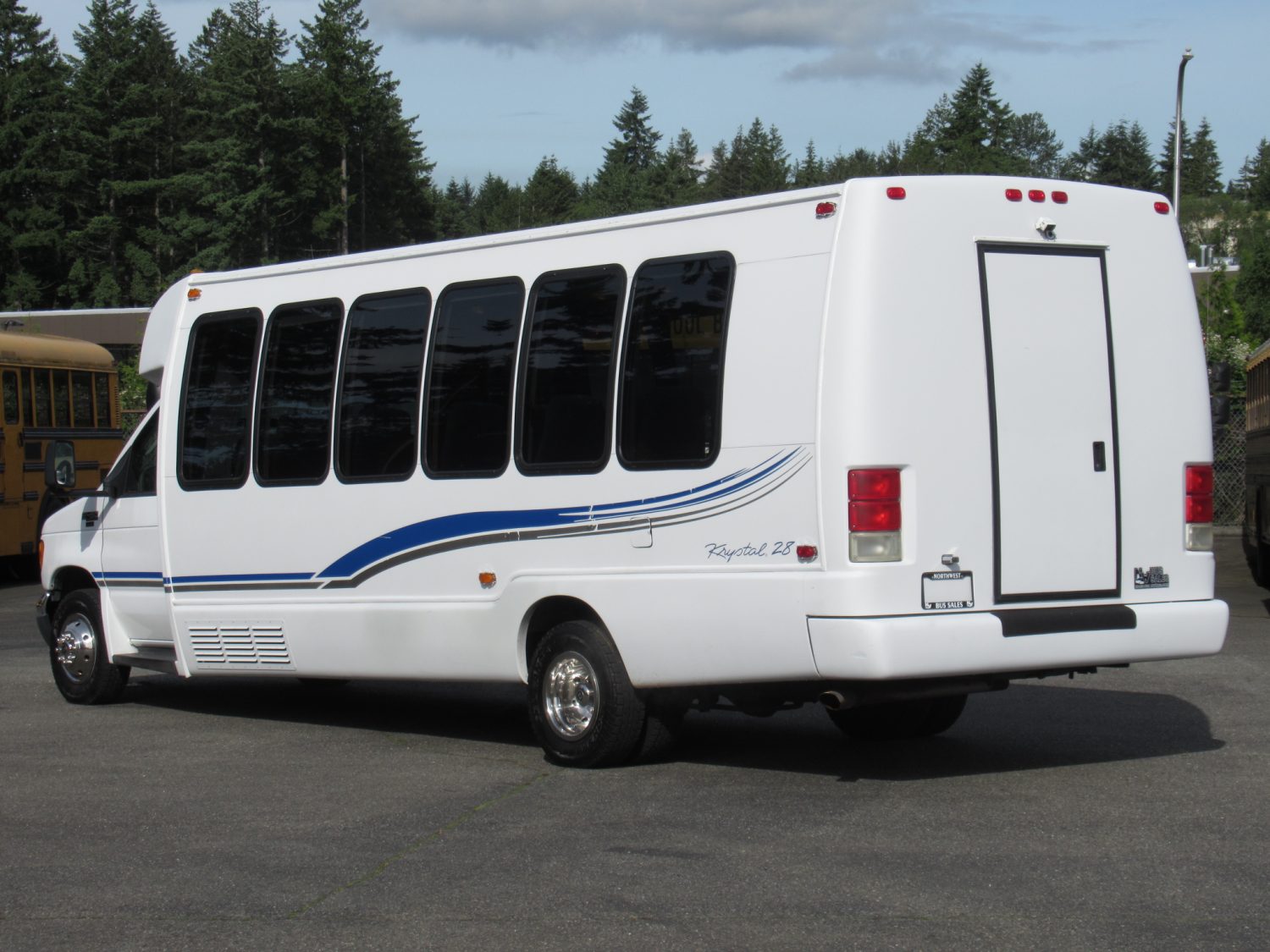 2004 Ford Krystal KK28 24 Passenger + Rear Luggage - S56639 - Image 4