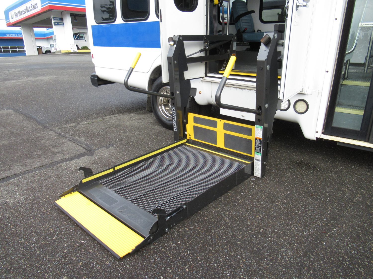 2014 Ford Startrans 4 + 2 ADA Shuttle Bus - S23940 - Image 10