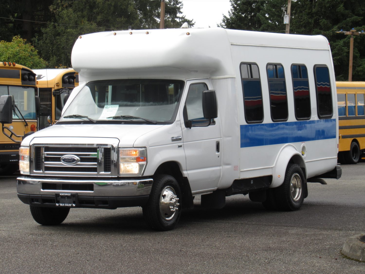 2014 Ford Startrans 4 + 2 ADA Shuttle Bus - S23928 - Image 2