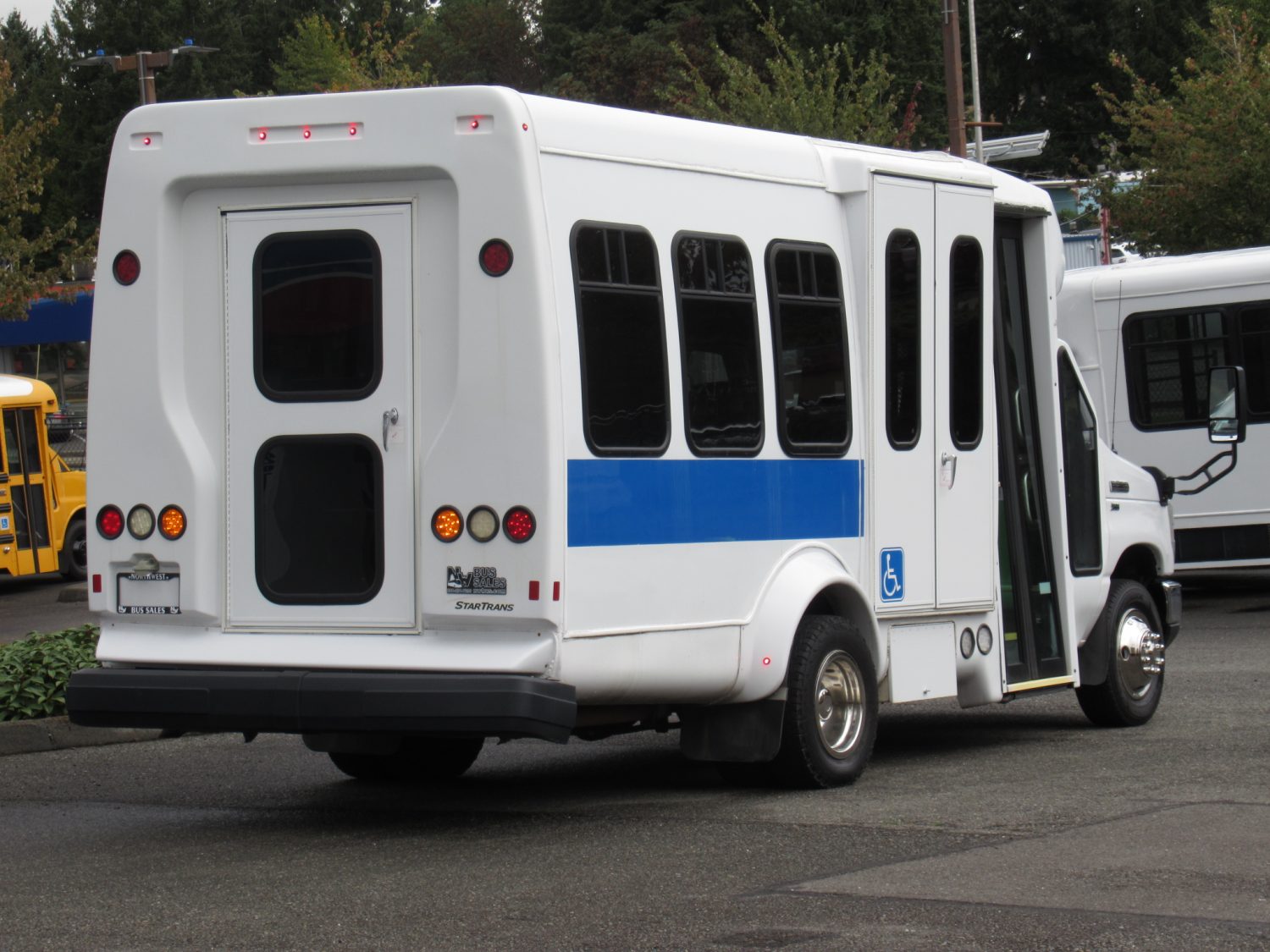 2014 Ford Startrans 4 + 2 ADA Shuttle Bus - S23928 - Image 3