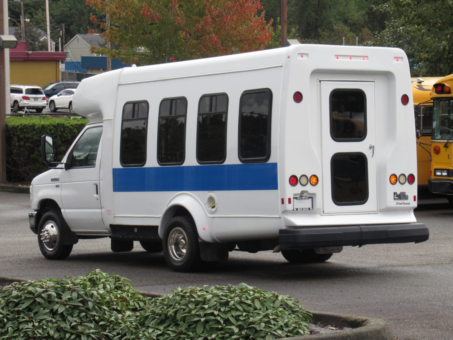 2014 Ford Startrans 4 + 2 ADA Shuttle Bus - S23928 - Image 4