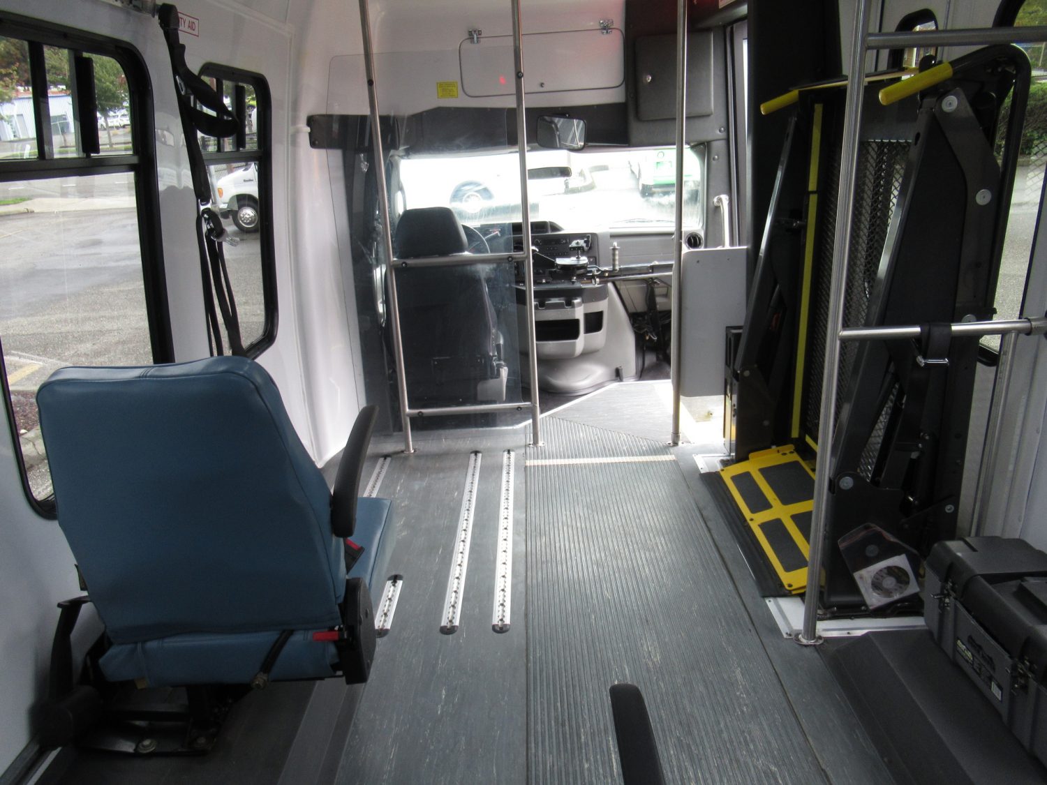 2014 Ford Startrans 4 + 2 ADA Shuttle Bus - S23928 - Image 9